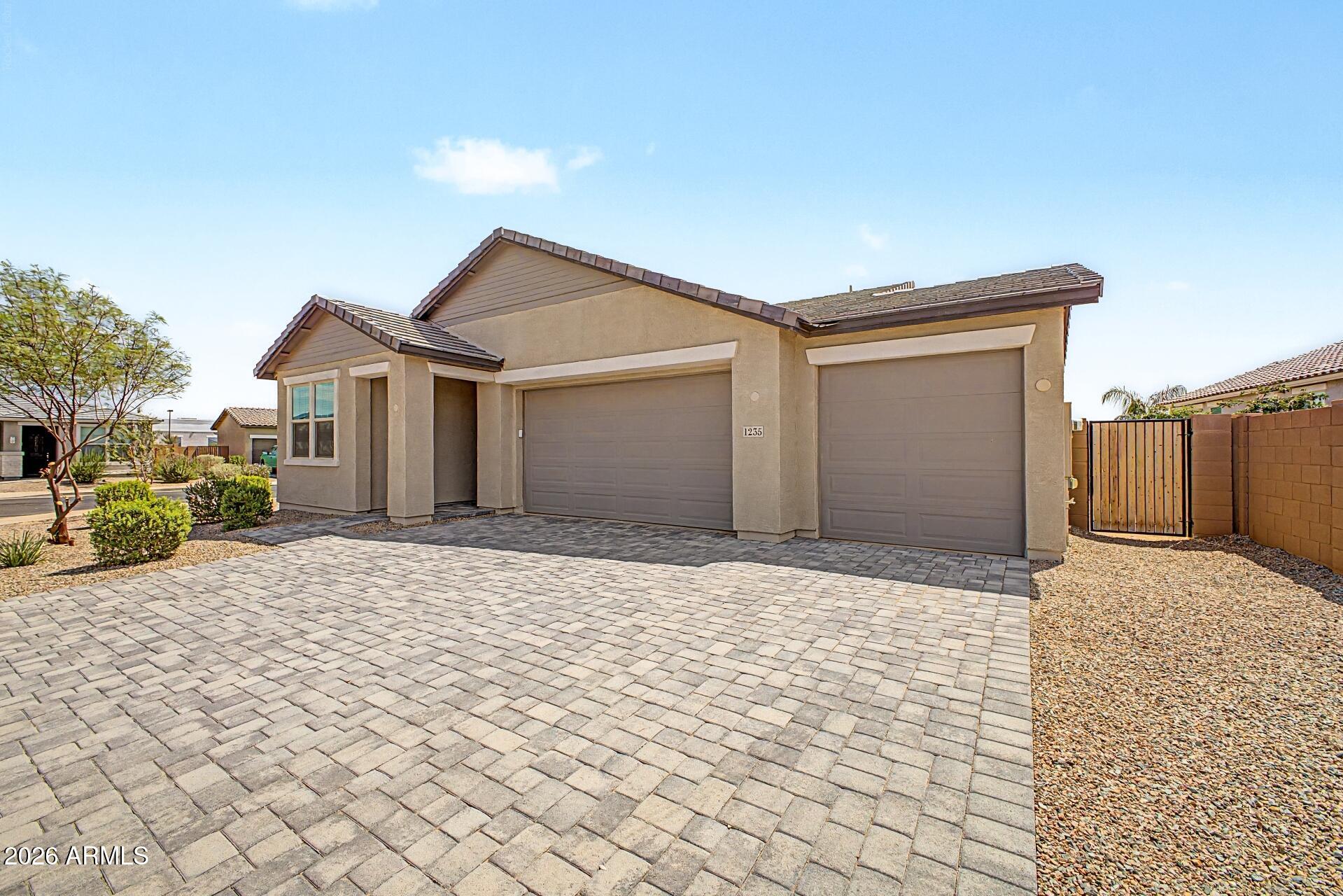 1235 E VEKOL Street