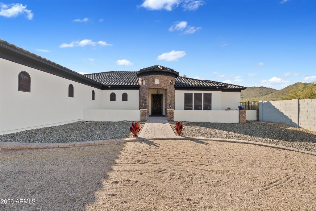 Photo of 1617 W Maddock Road, Phoenix, AZ 85086 (MLS # 6974575)