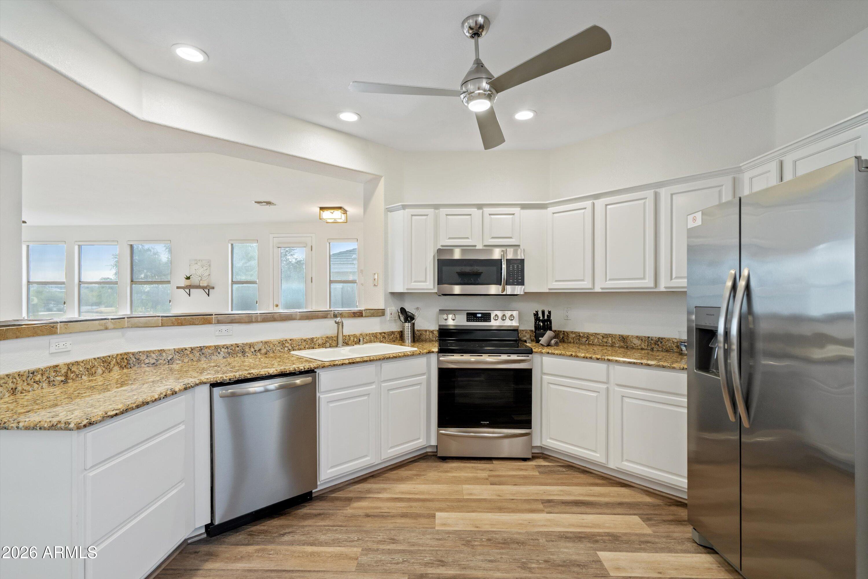 15221 N CLUBGATE Drive 2078