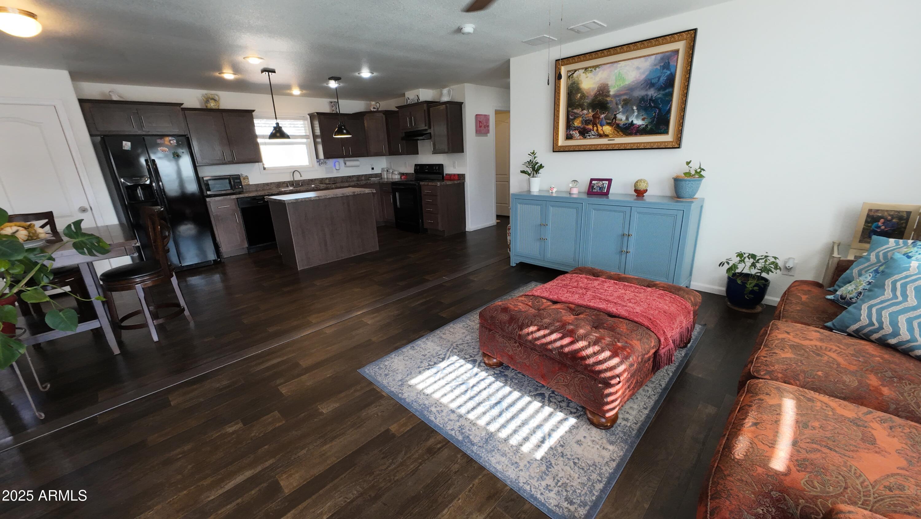 2000 S APACHE Road 277