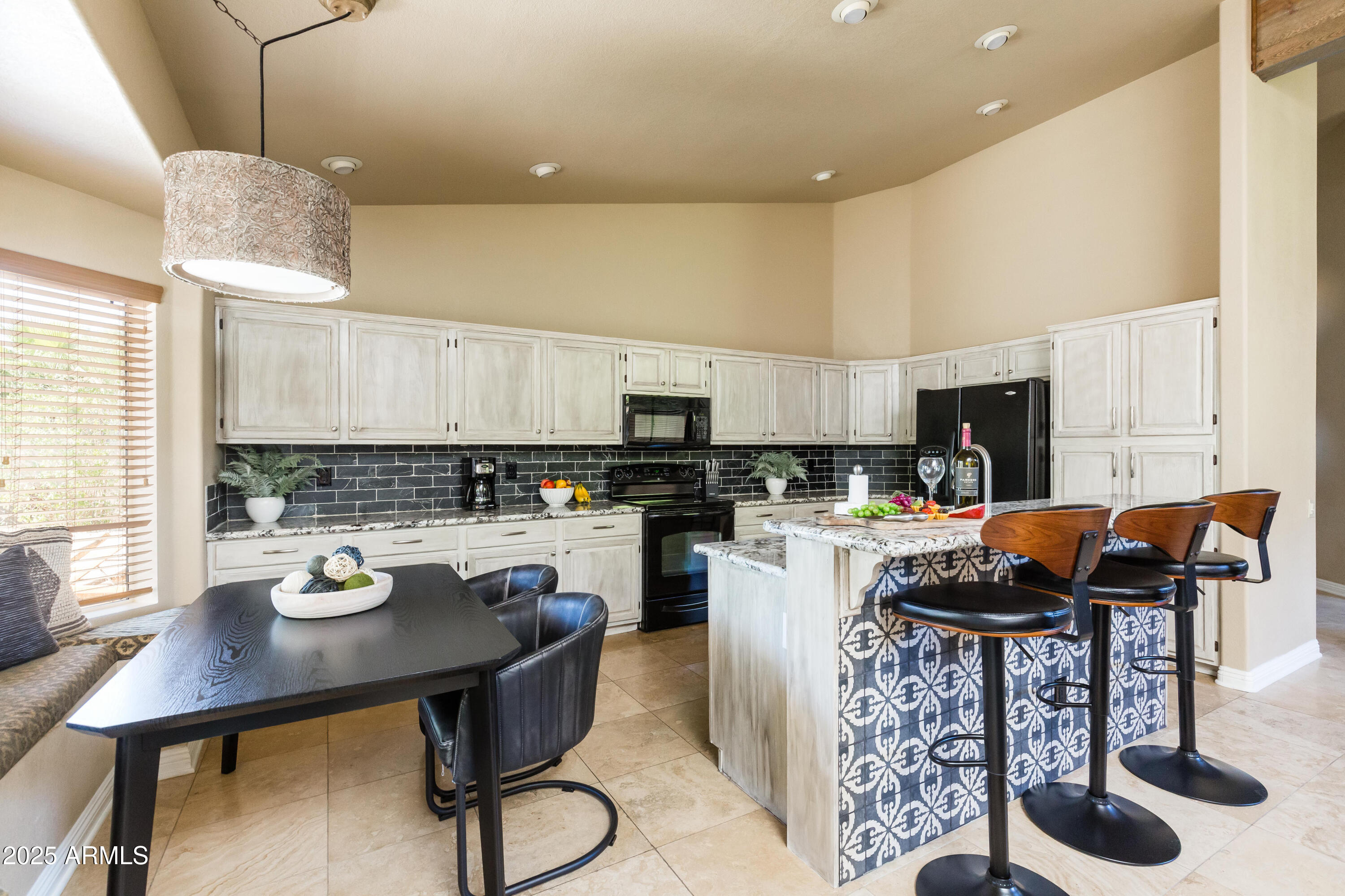 5821 E AIRE LIBRE Avenue