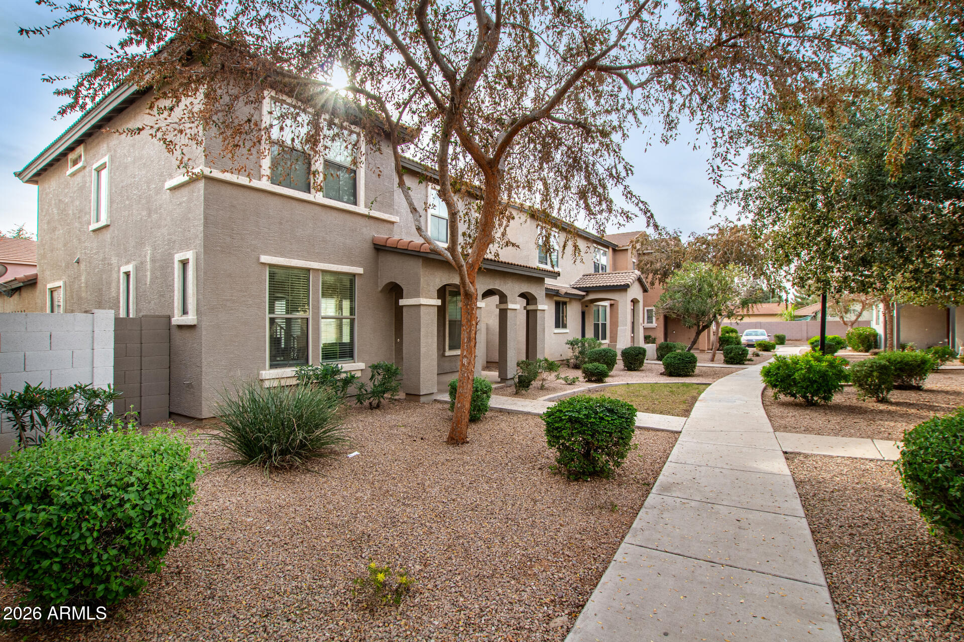 1912 E HARRISON Street