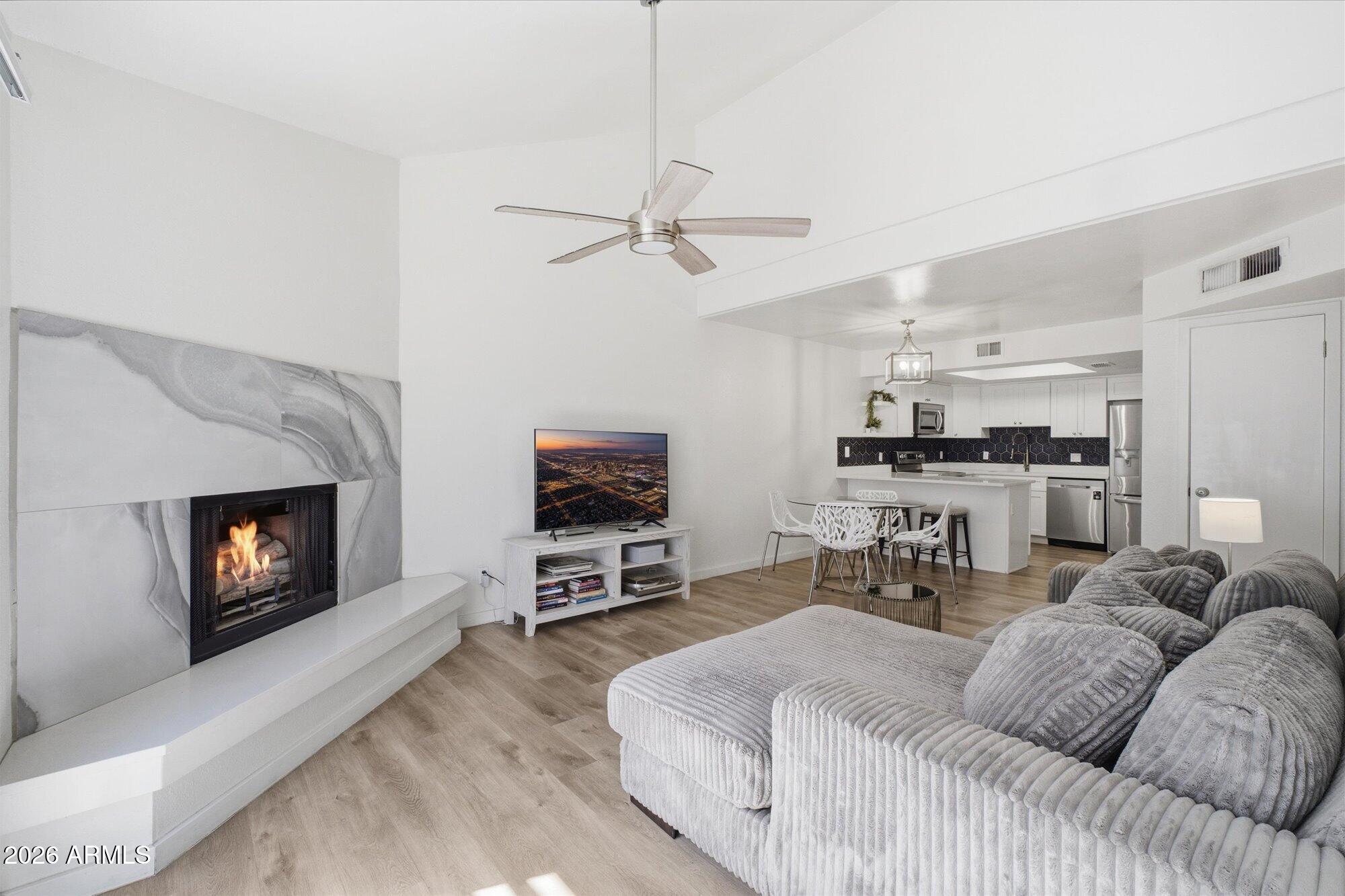 2143 E CENTER Lane 1