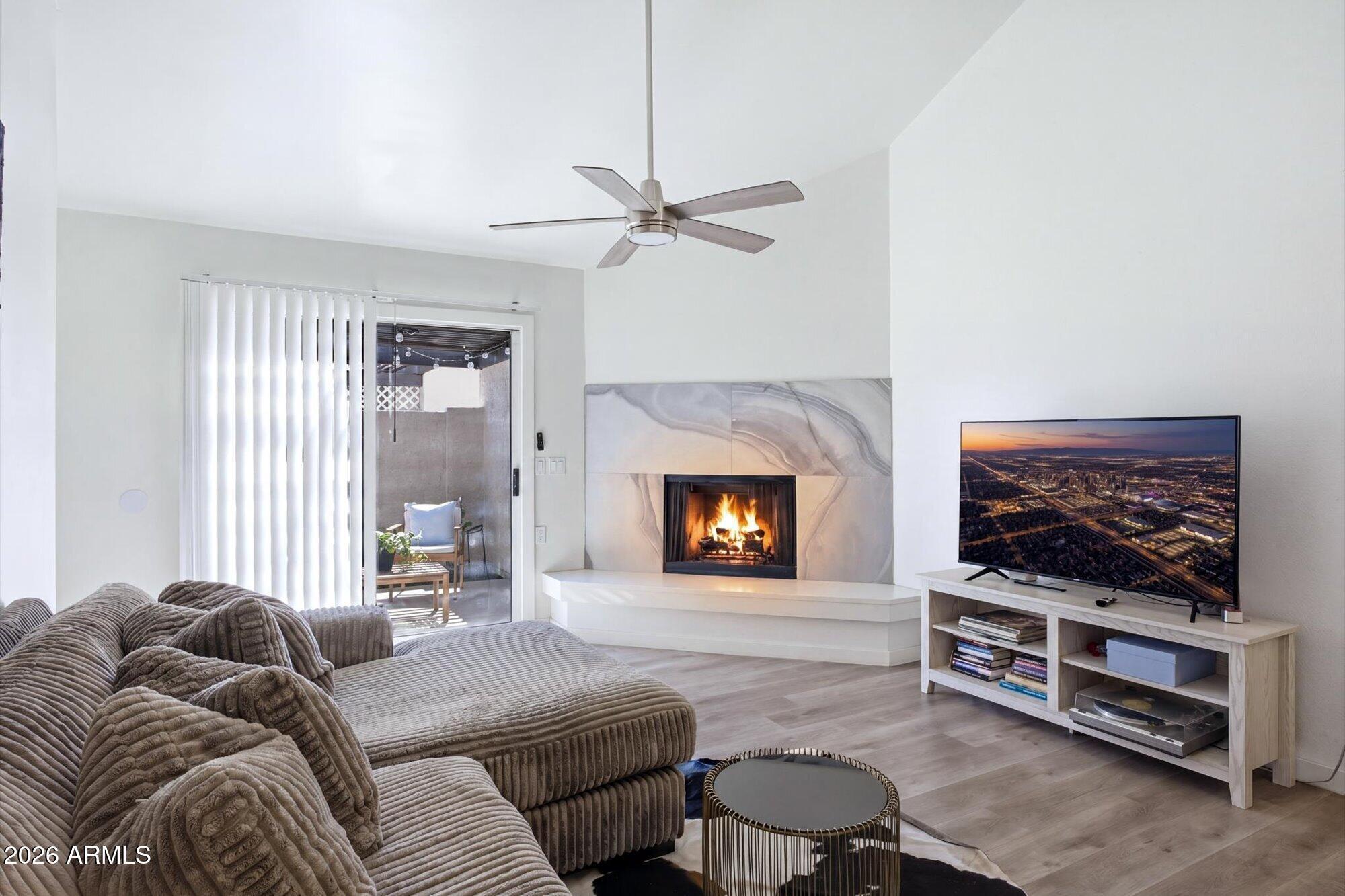 2143 E CENTER Lane 1
