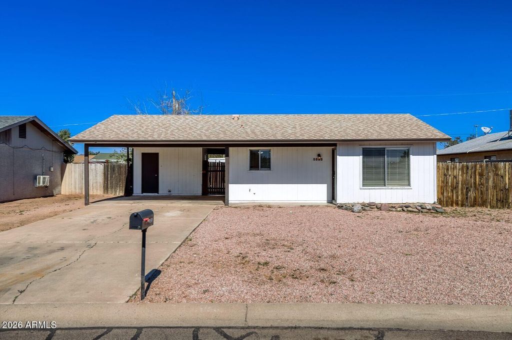 Photo of 1050 E Osage Avenue, Apache Junction, AZ 85119 (MLS # 6982703)