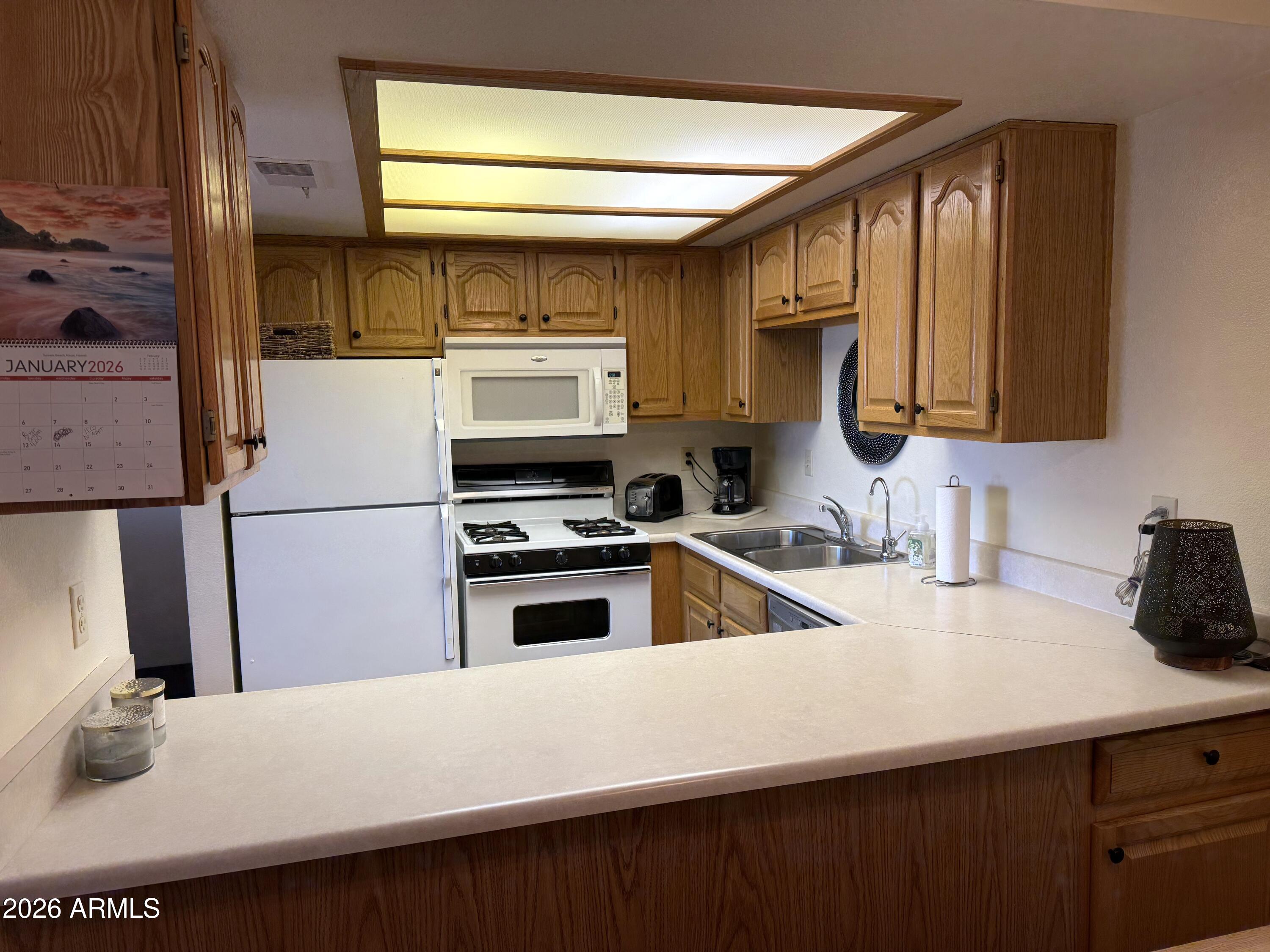 318 E LANCASTER Court