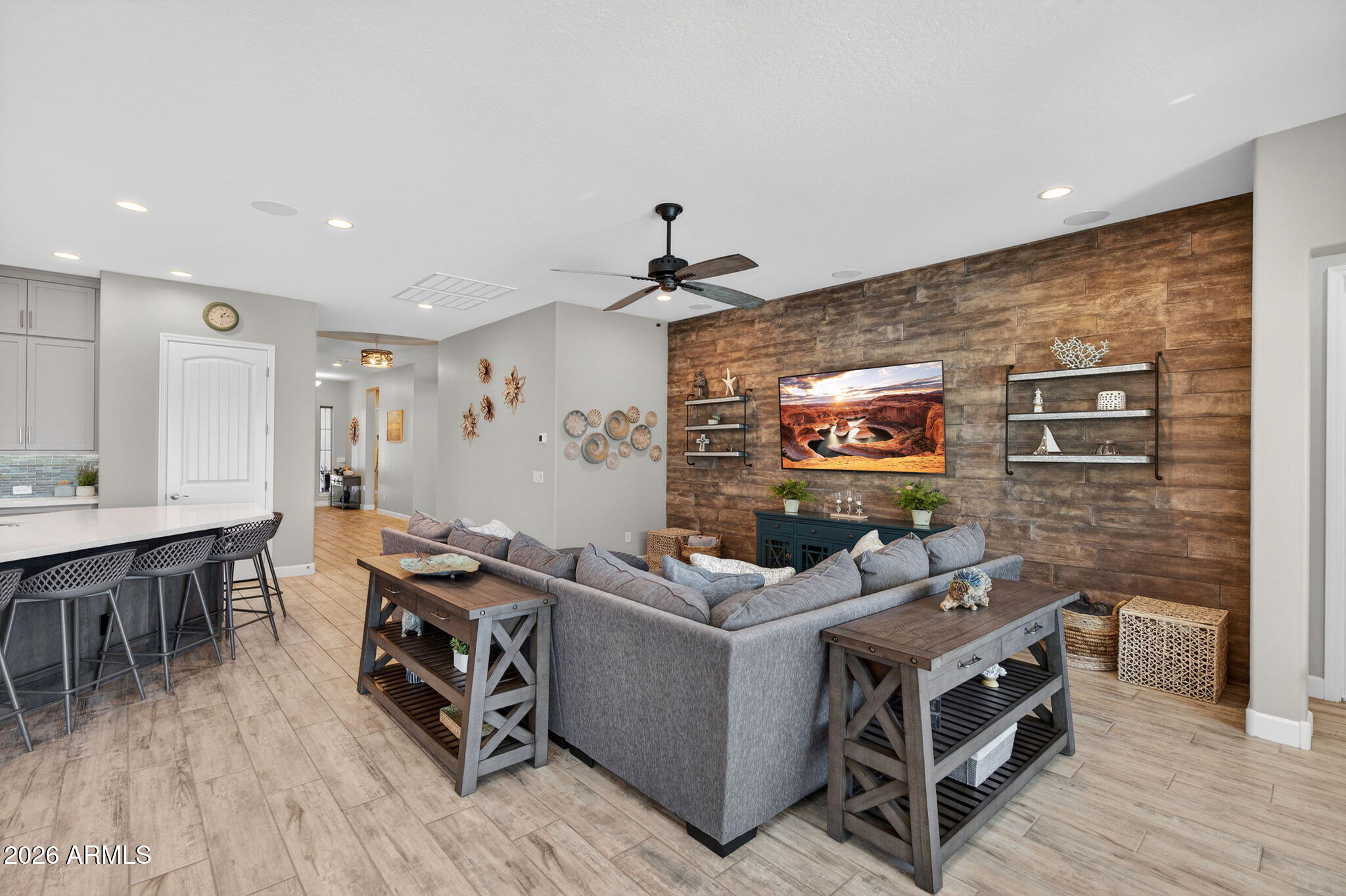 21237 W MINNEZONA Avenue