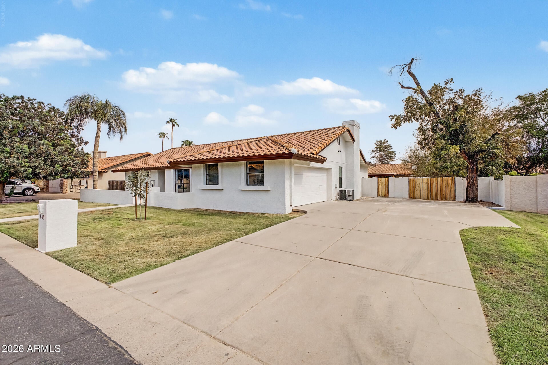 685 E LINDA Lane