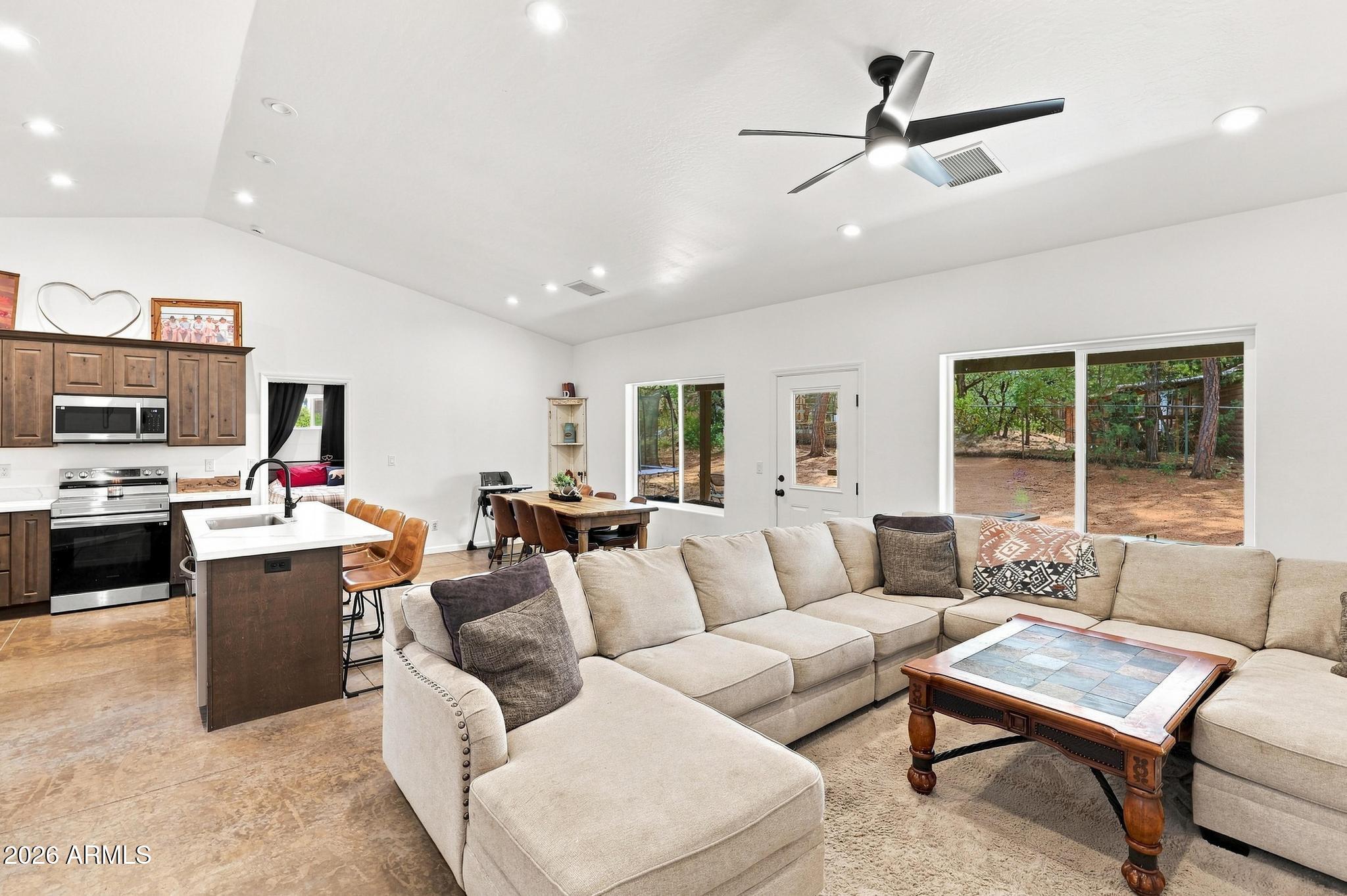 201 W CHATEAU Circle