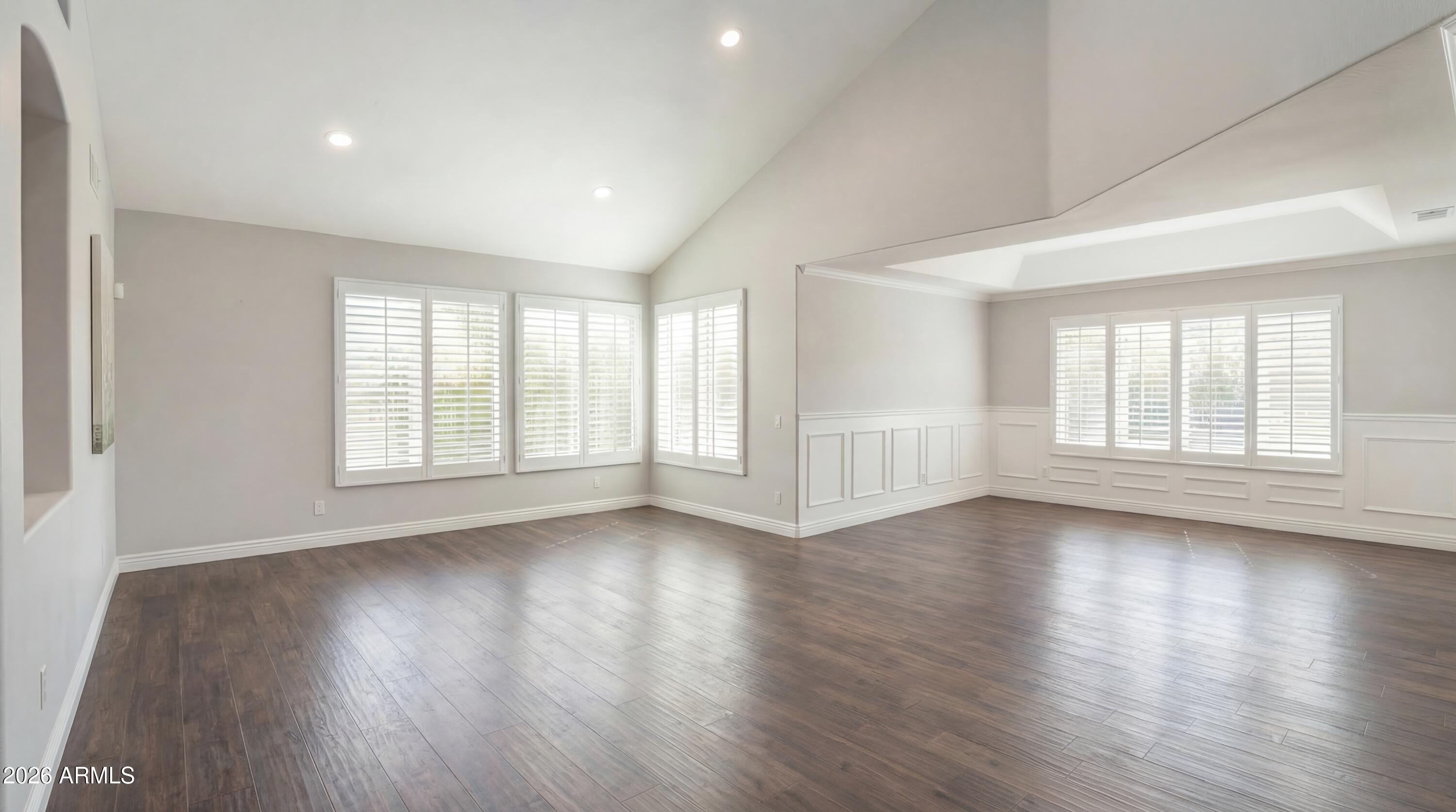 5916 E SANDRA Terrace