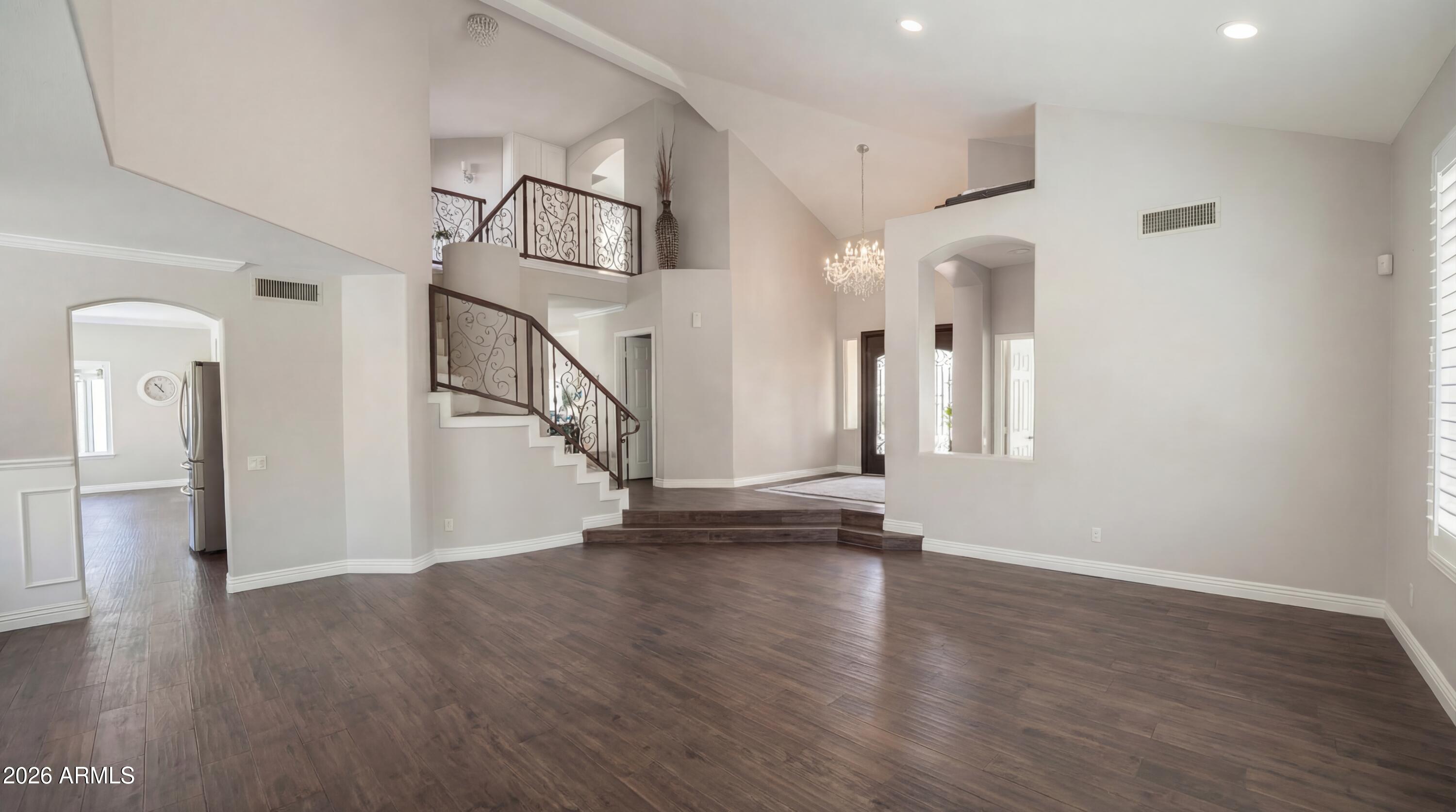 5916 E SANDRA Terrace