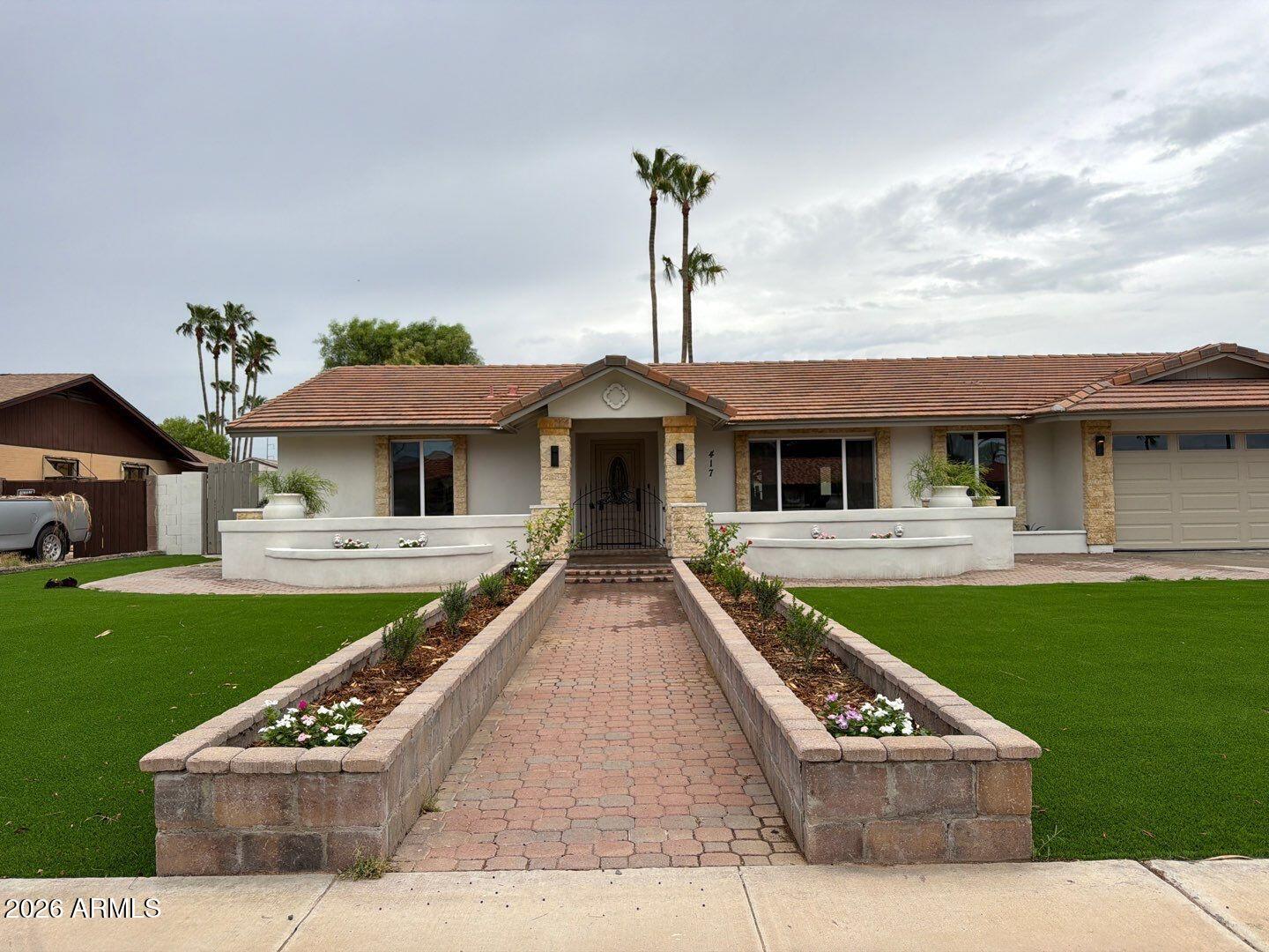 417 E MARCONI Avenue