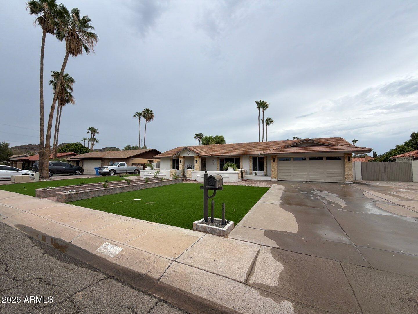 417 E MARCONI Avenue