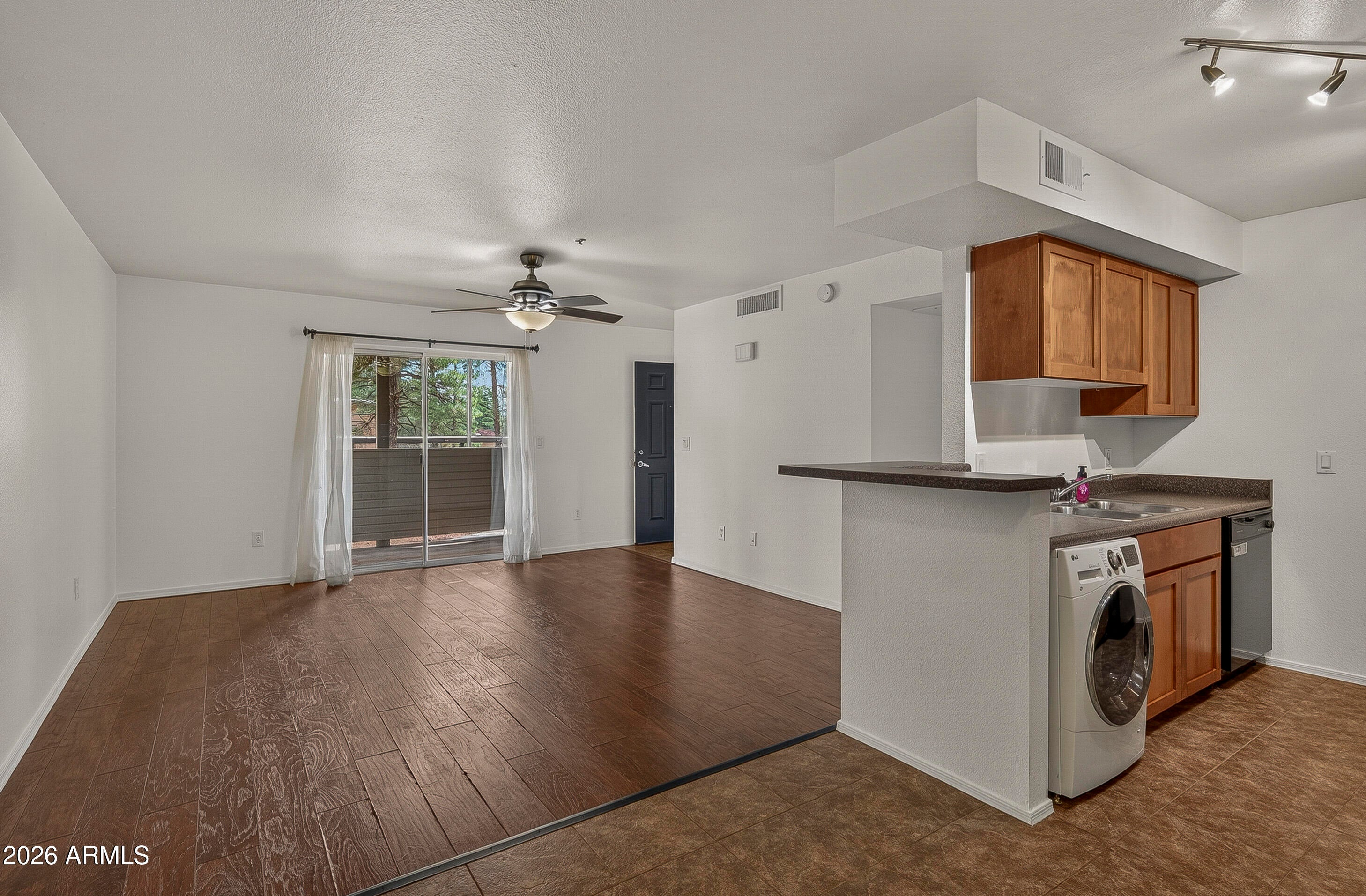 1185 W UNIVERSITY Avenue 101