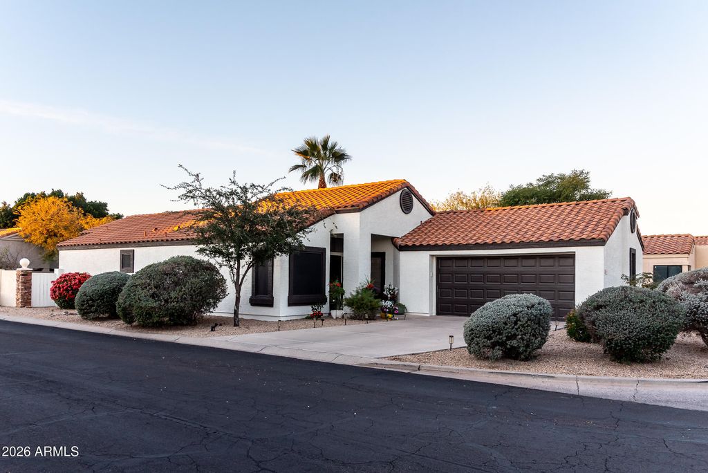 Photo of 8629 W Maui Lane, Peoria, AZ 85381 (MLS # 6976380)