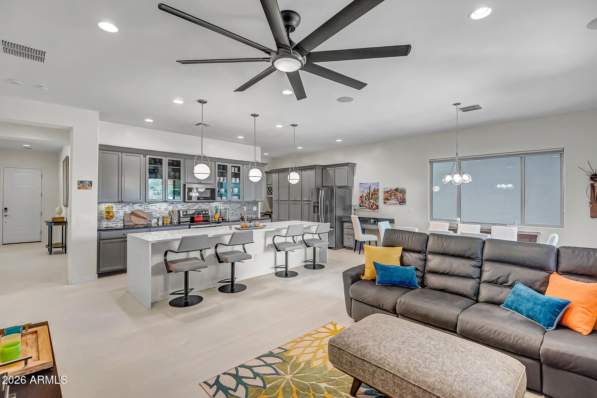 337 N RAINBOW Way