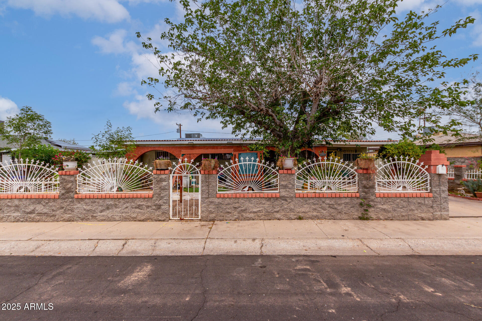 3308 W WINDSOR Avenue