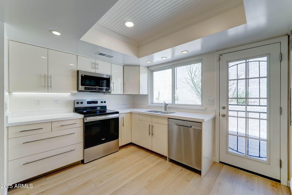 Photo of 1658 N Sierra Vista Drive, Tempe, AZ 85288 (MLS # 6918188)
