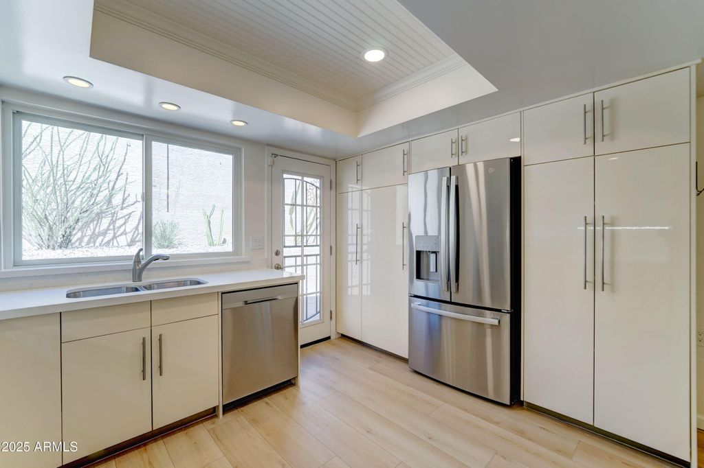 Photo of 1658 N Sierra Vista Drive, Tempe, AZ 85288 (MLS # 6918188)