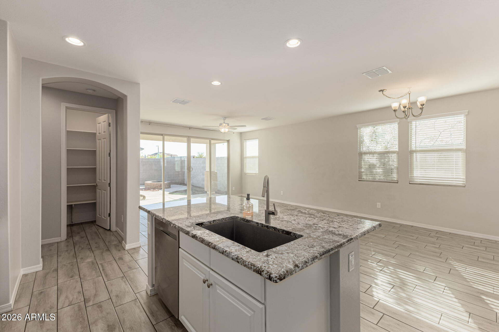 2885 W LYMAN Drive