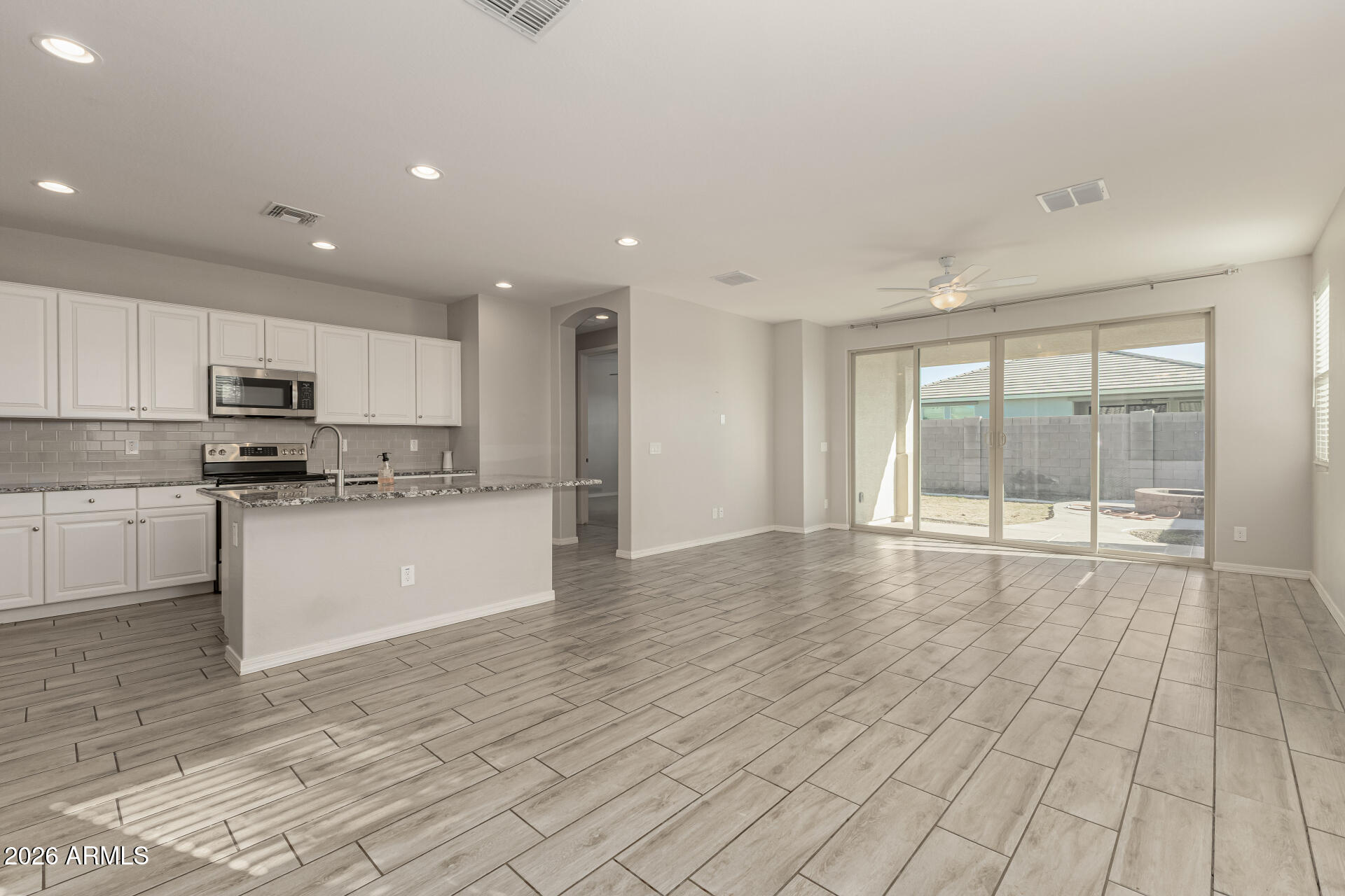 2885 W LYMAN Drive