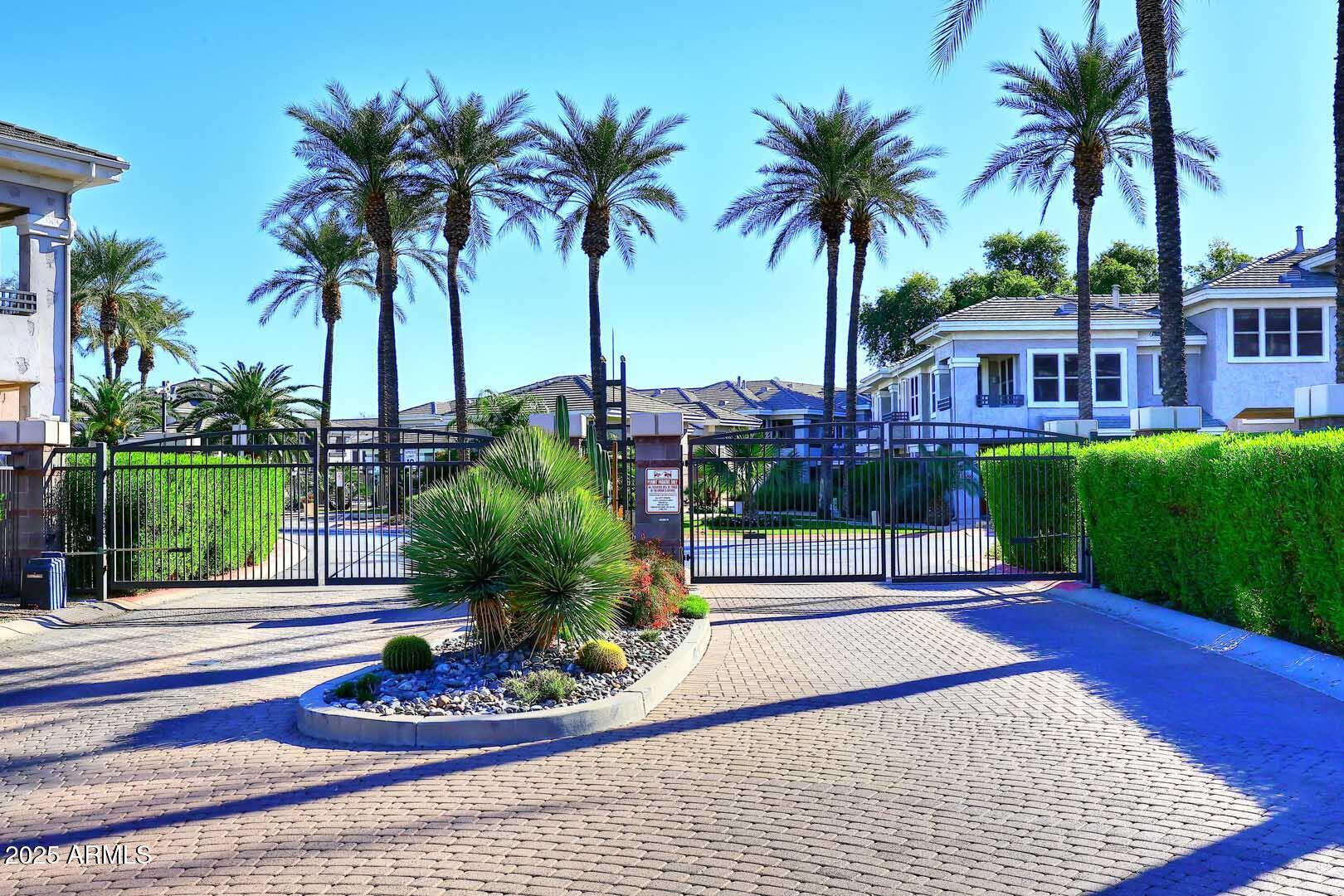 15221 N CLUBGATE Drive 1058