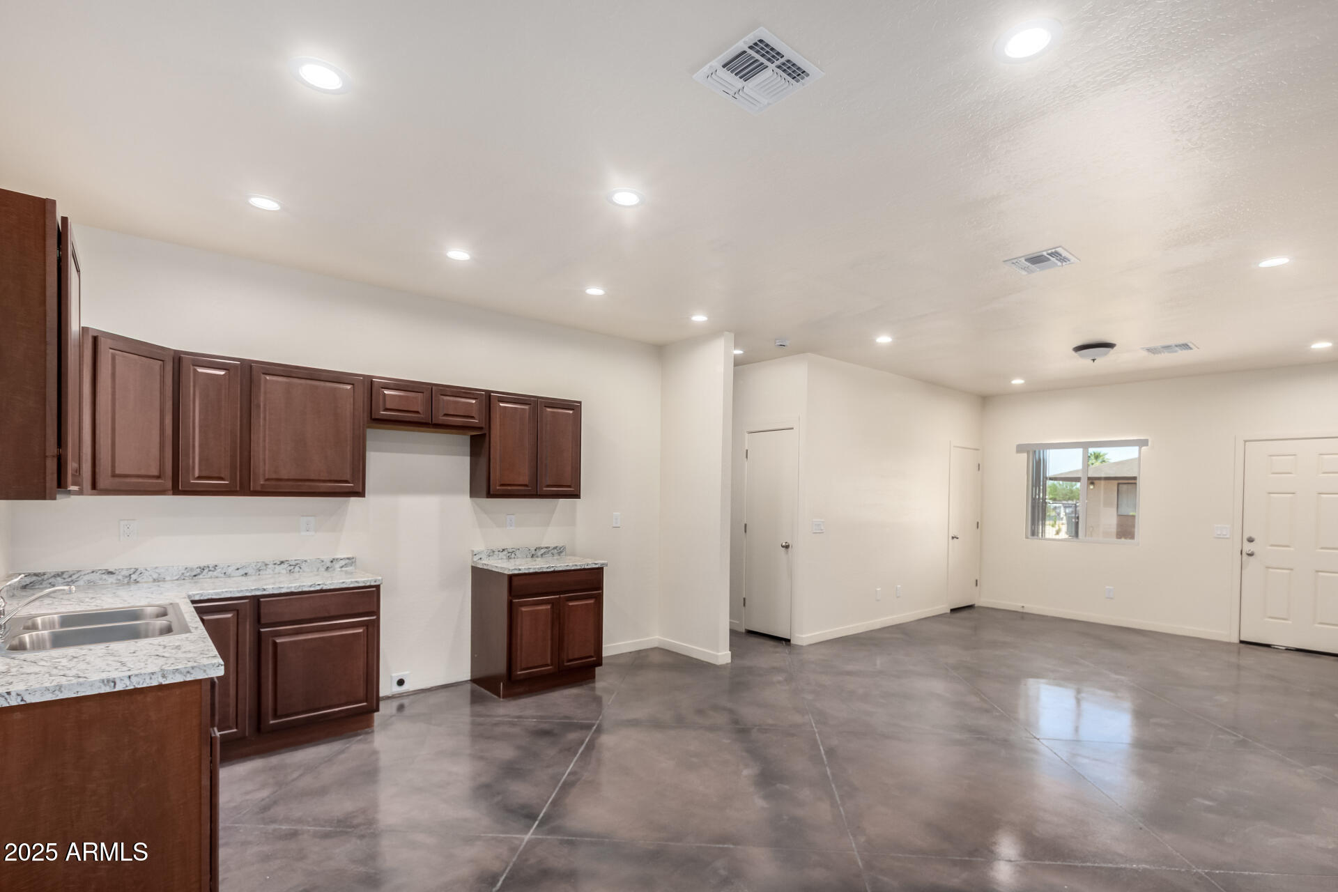 393 W SEAGOE Avenue B