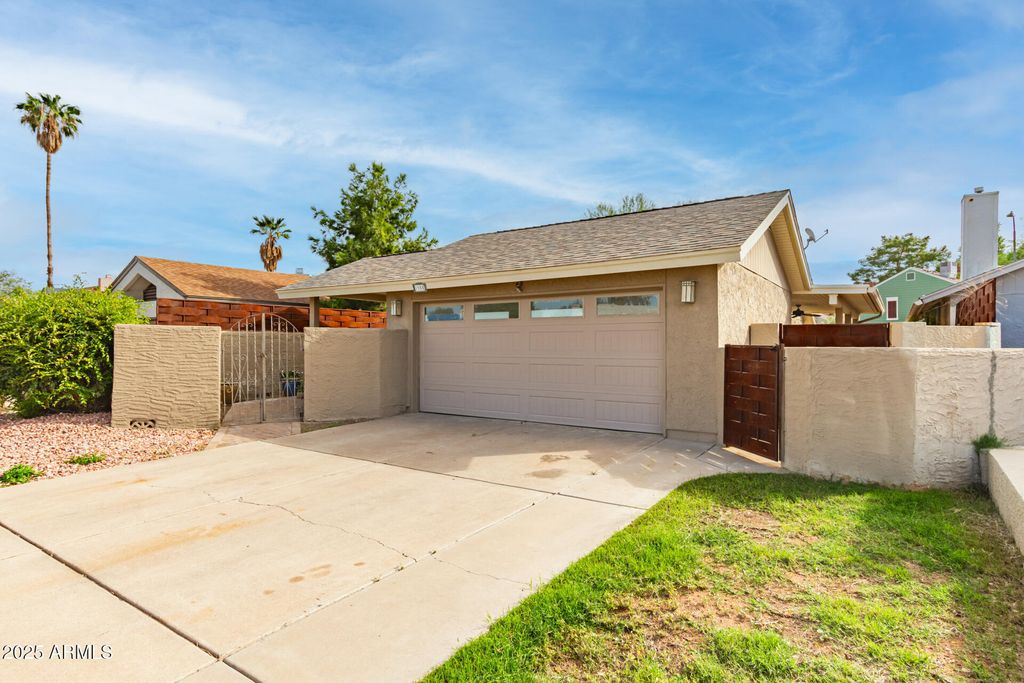 Photo of 1955 N Illinois Street, Chandler, AZ 85225 (MLS # 6934771)