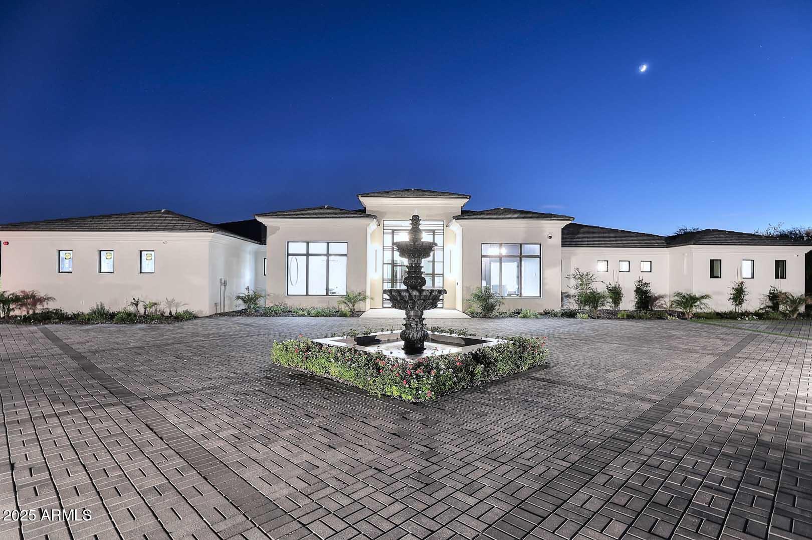 6927 E DOUBLETREE RANCH Road