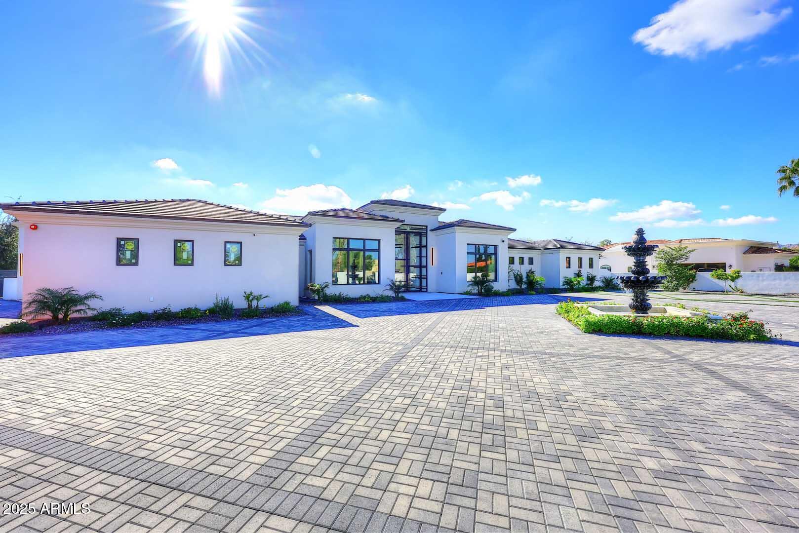 6927 E DOUBLETREE RANCH Road