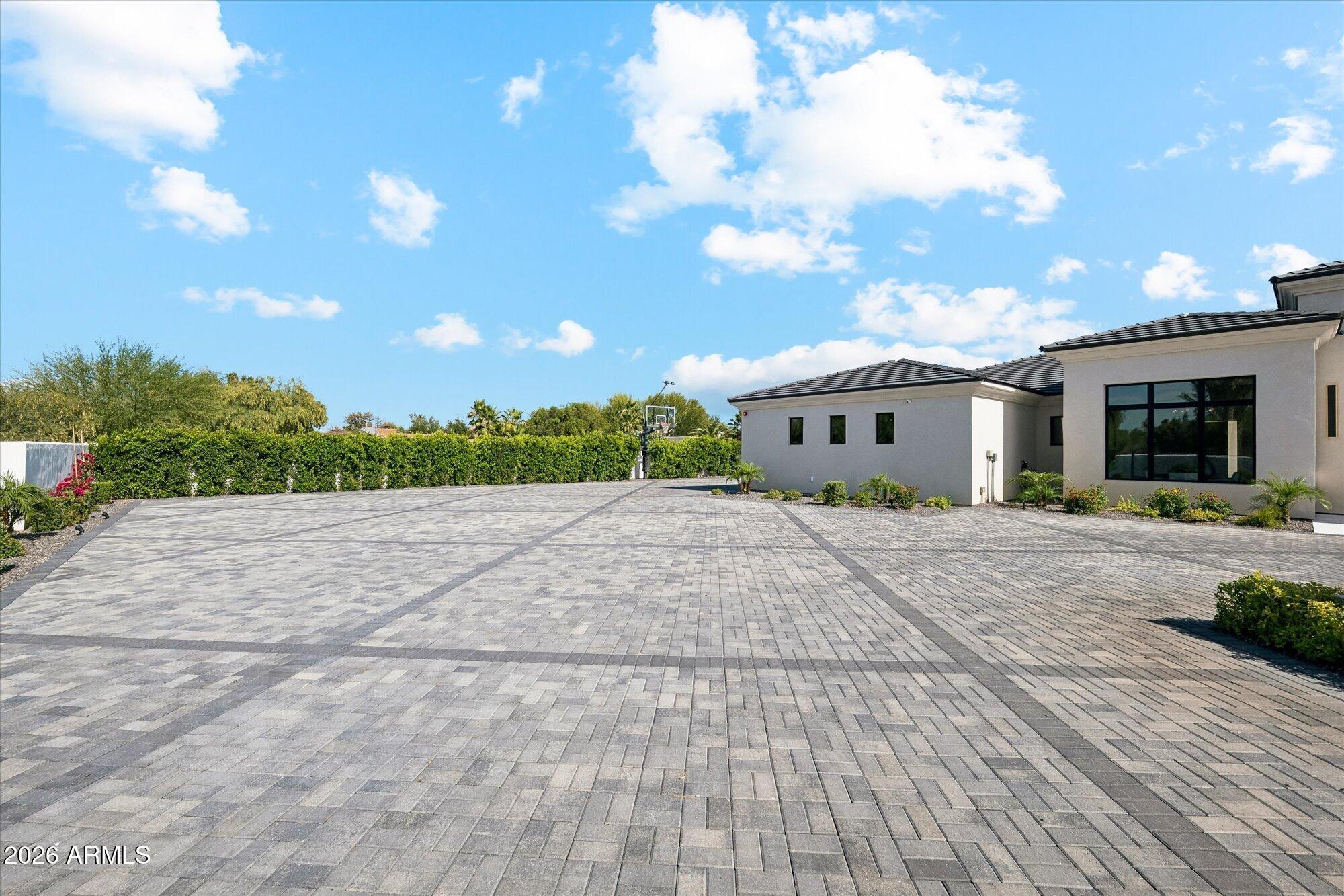 6927 E DOUBLETREE RANCH Road