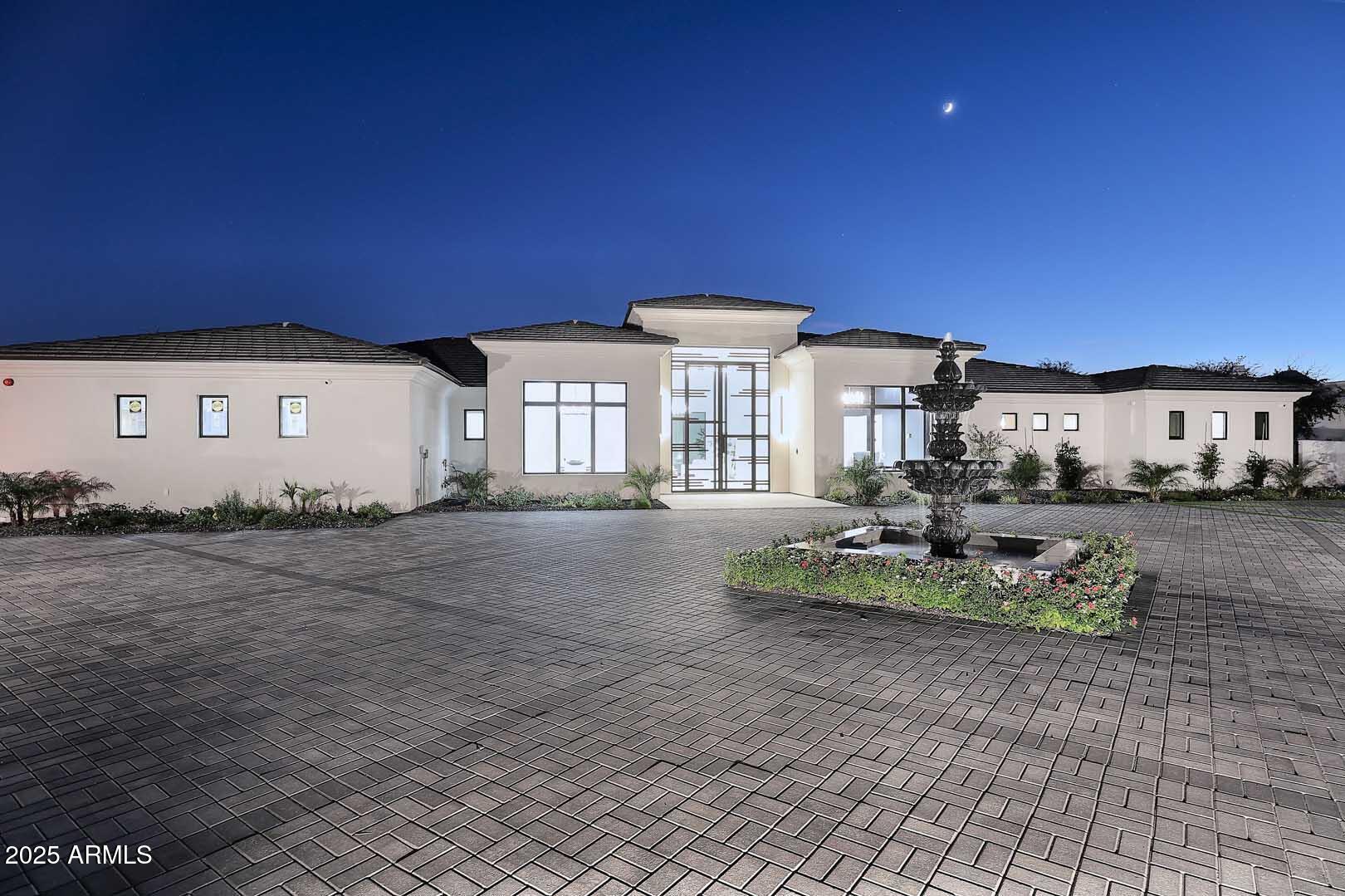 6927 E DOUBLETREE RANCH Road