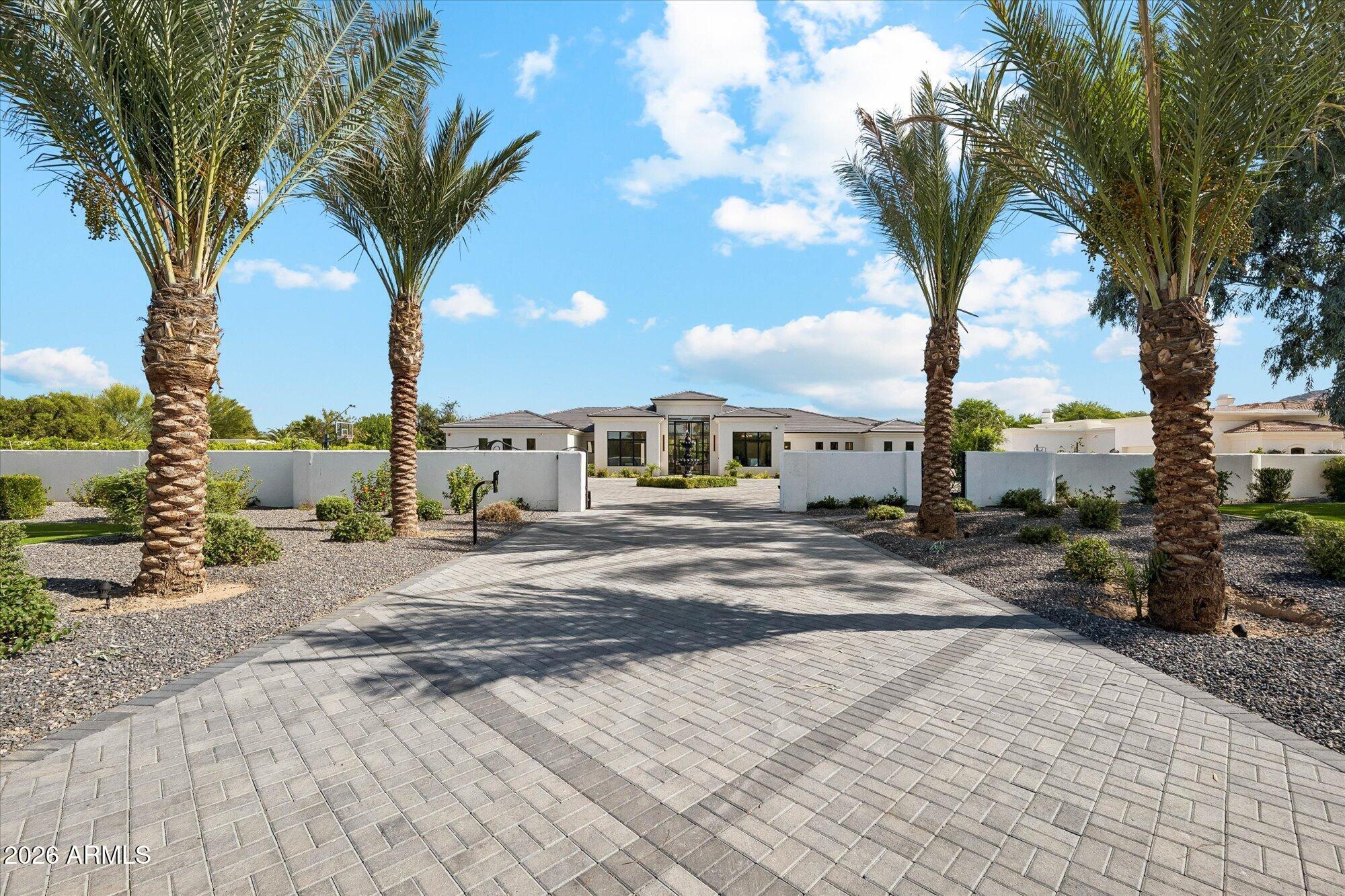 6927 E DOUBLETREE RANCH Road