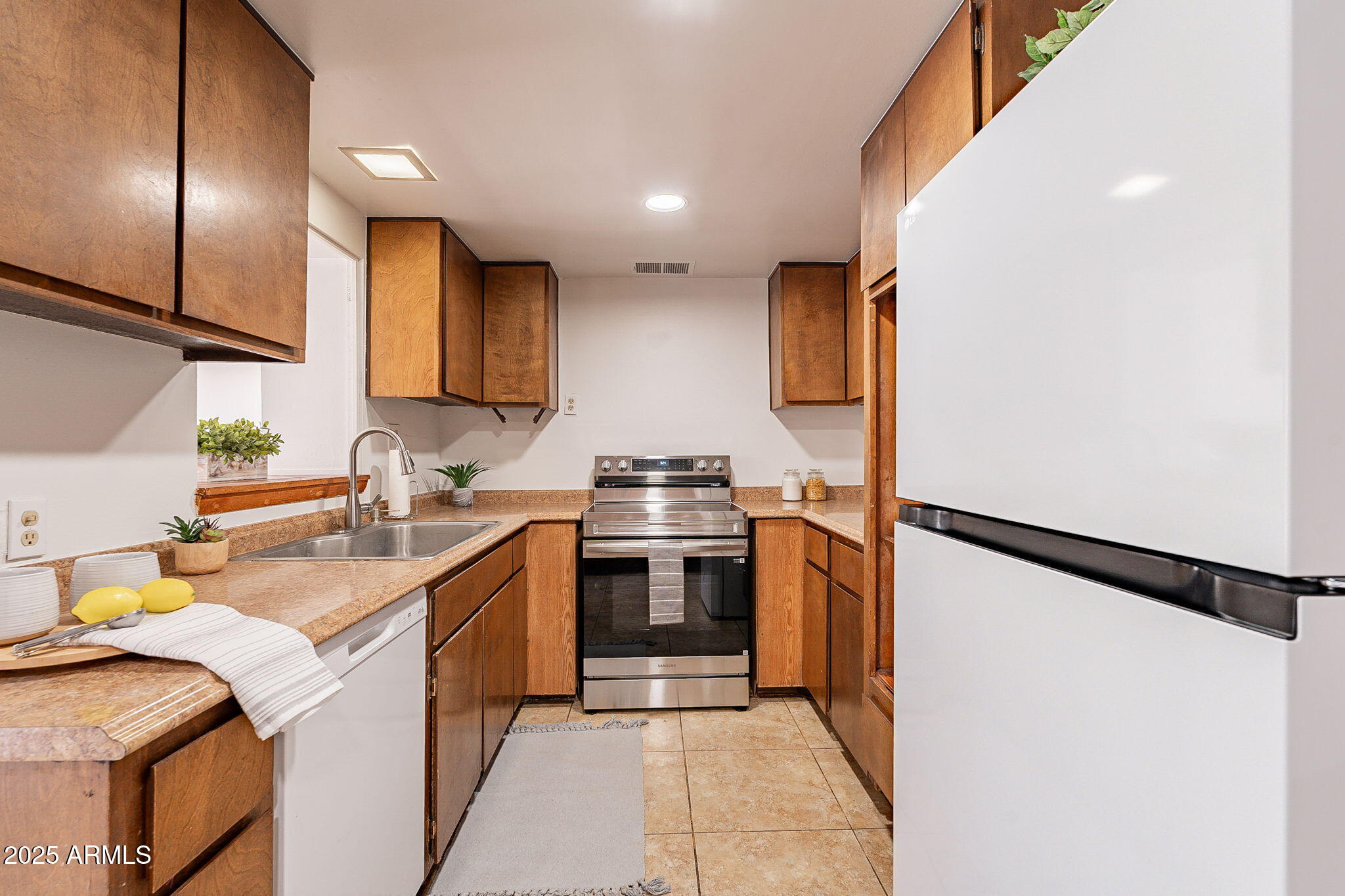 551 W HARDING Avenue