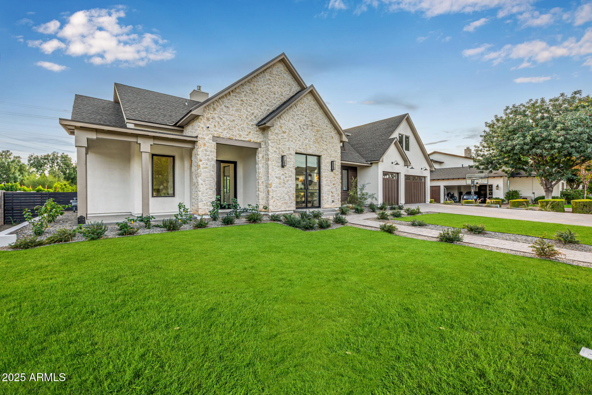 5739 E CALLE DEL PAISANO --