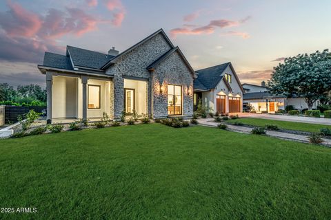 5739 E CALLE DEL PAISANO -- Phoenix AZ 85018