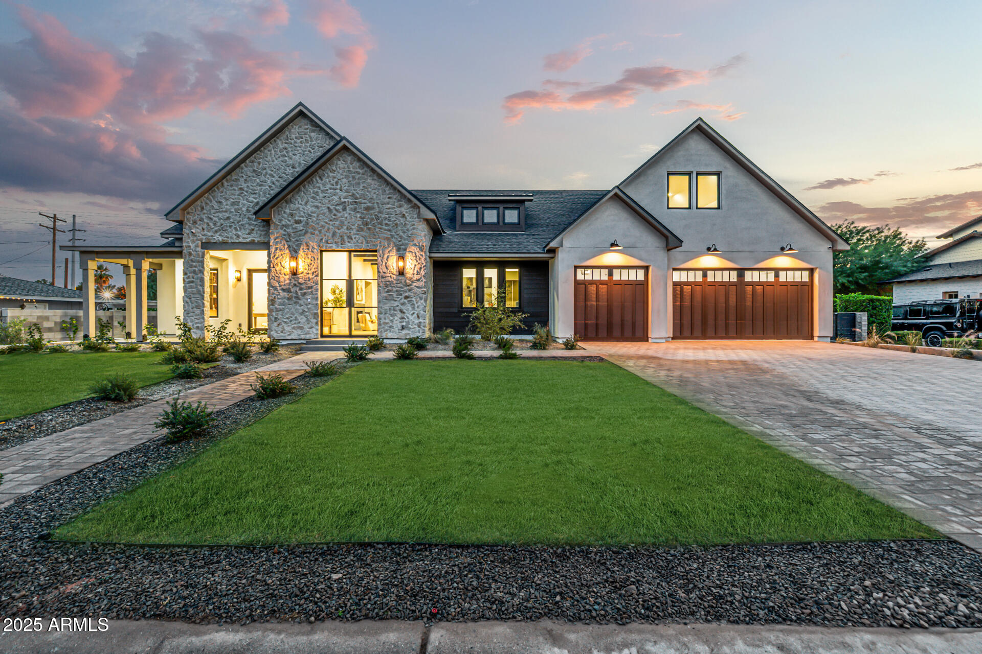 5739 E CALLE DEL PAISANO --