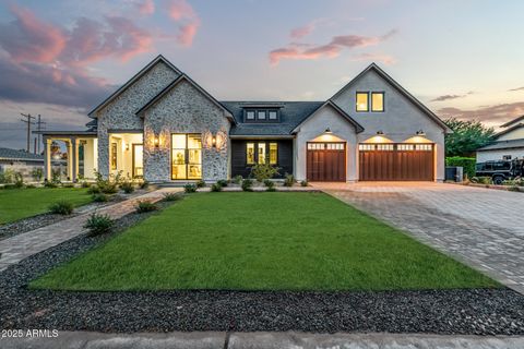 5739 E CALLE DEL PAISANO -- Phoenix AZ 85018