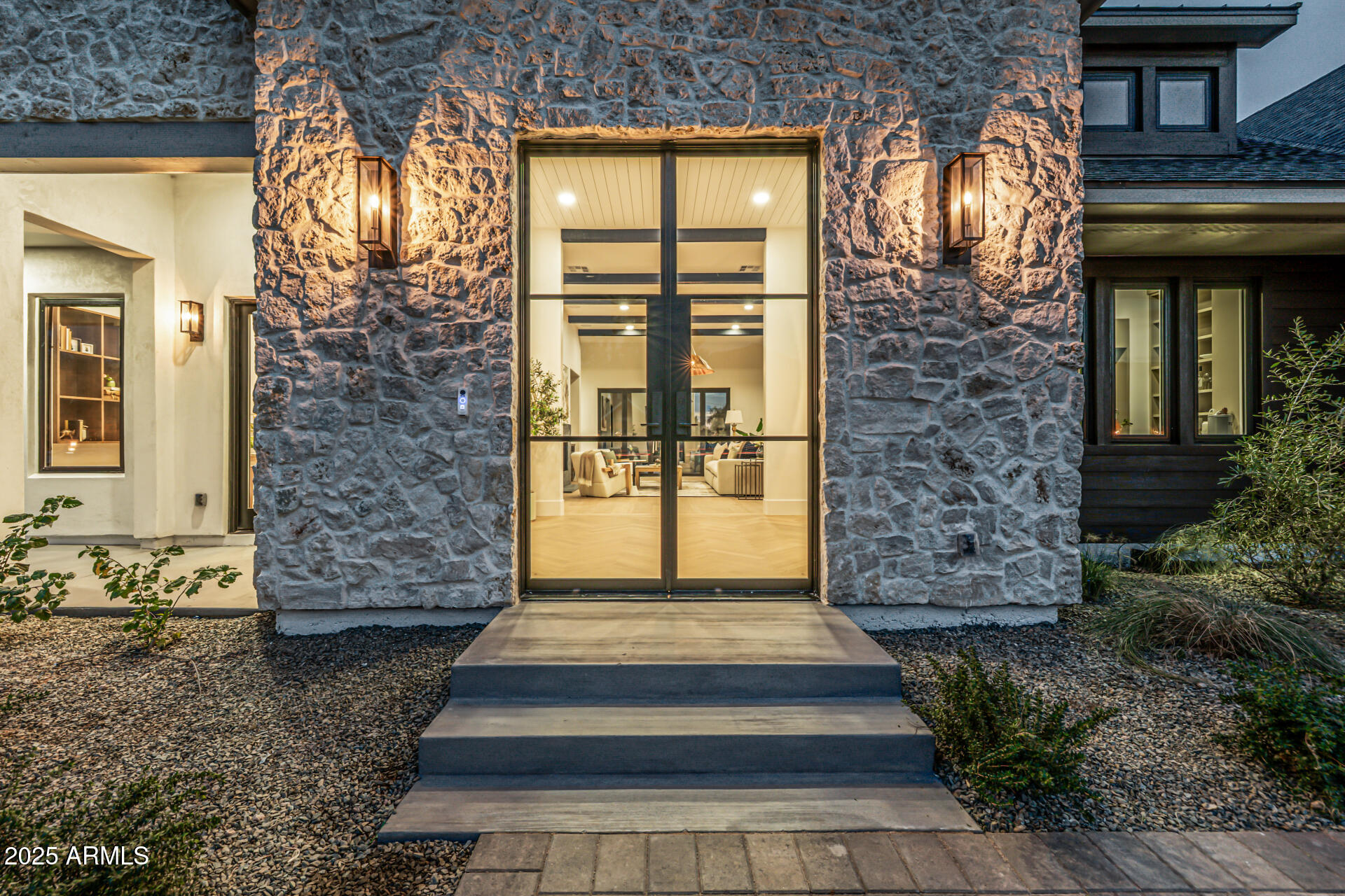 5739 E CALLE DEL PAISANO --