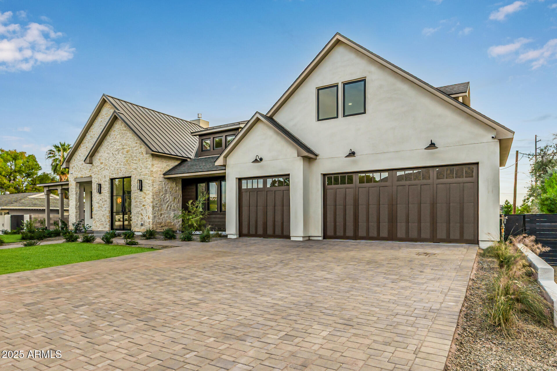 5739 E CALLE DEL PAISANO --