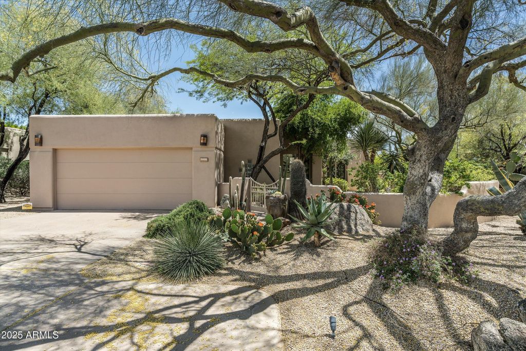 Photo of 34221 N Boulders Parkway, Scottsdale, AZ 85266 (MLS # 6916536)