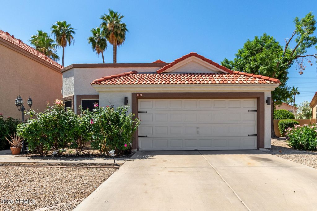 Photo of 1425 E Commerce Avenue, Gilbert, AZ 85234 (MLS # 6975527)