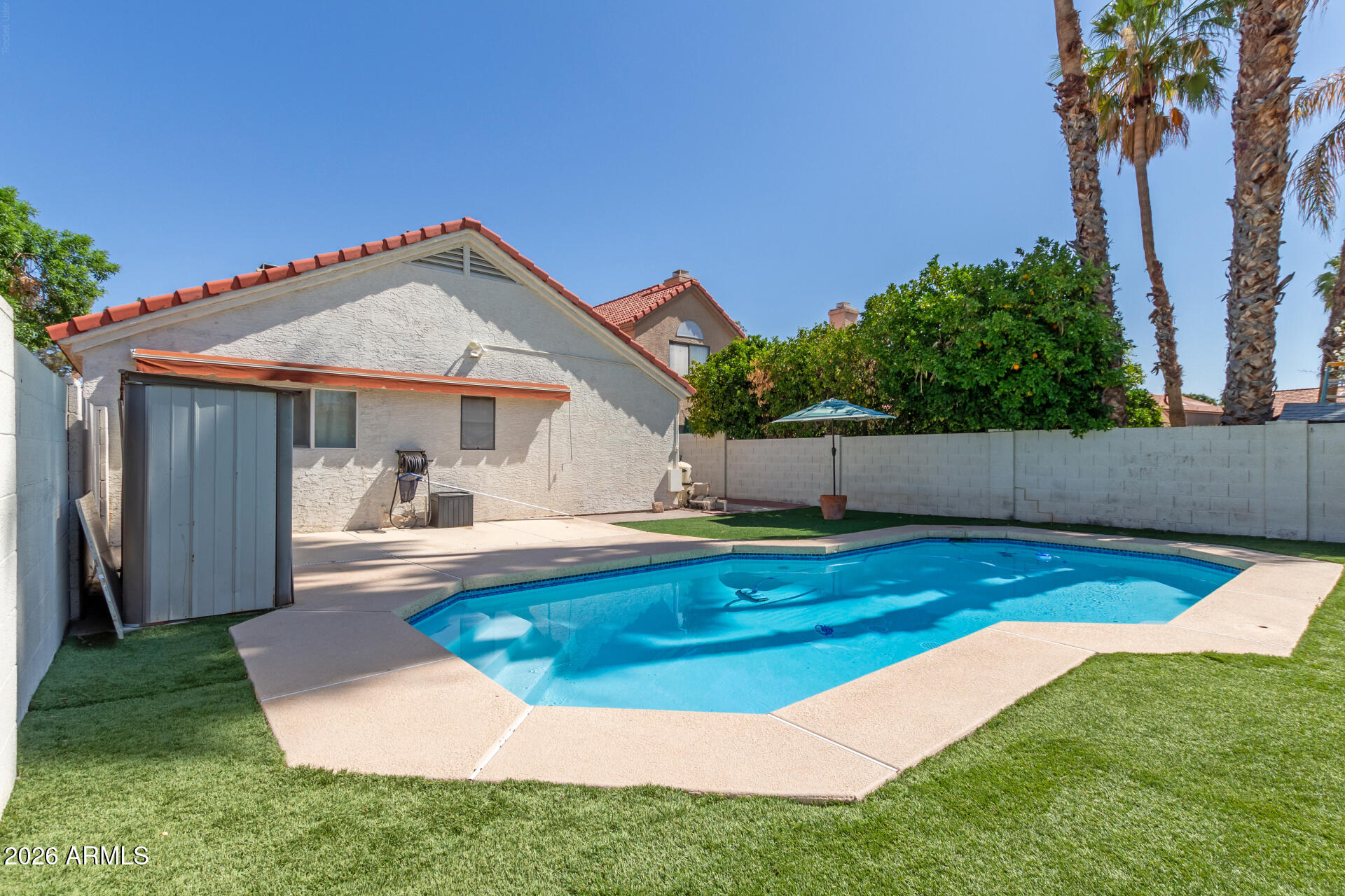 1425 E COMMERCE Avenue