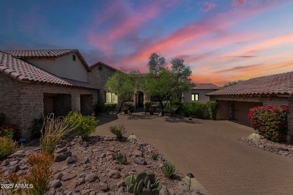 Photo of 2560 S Geronimo Head Trail, Gold Canyon, AZ 85118 (MLS # 6916008)