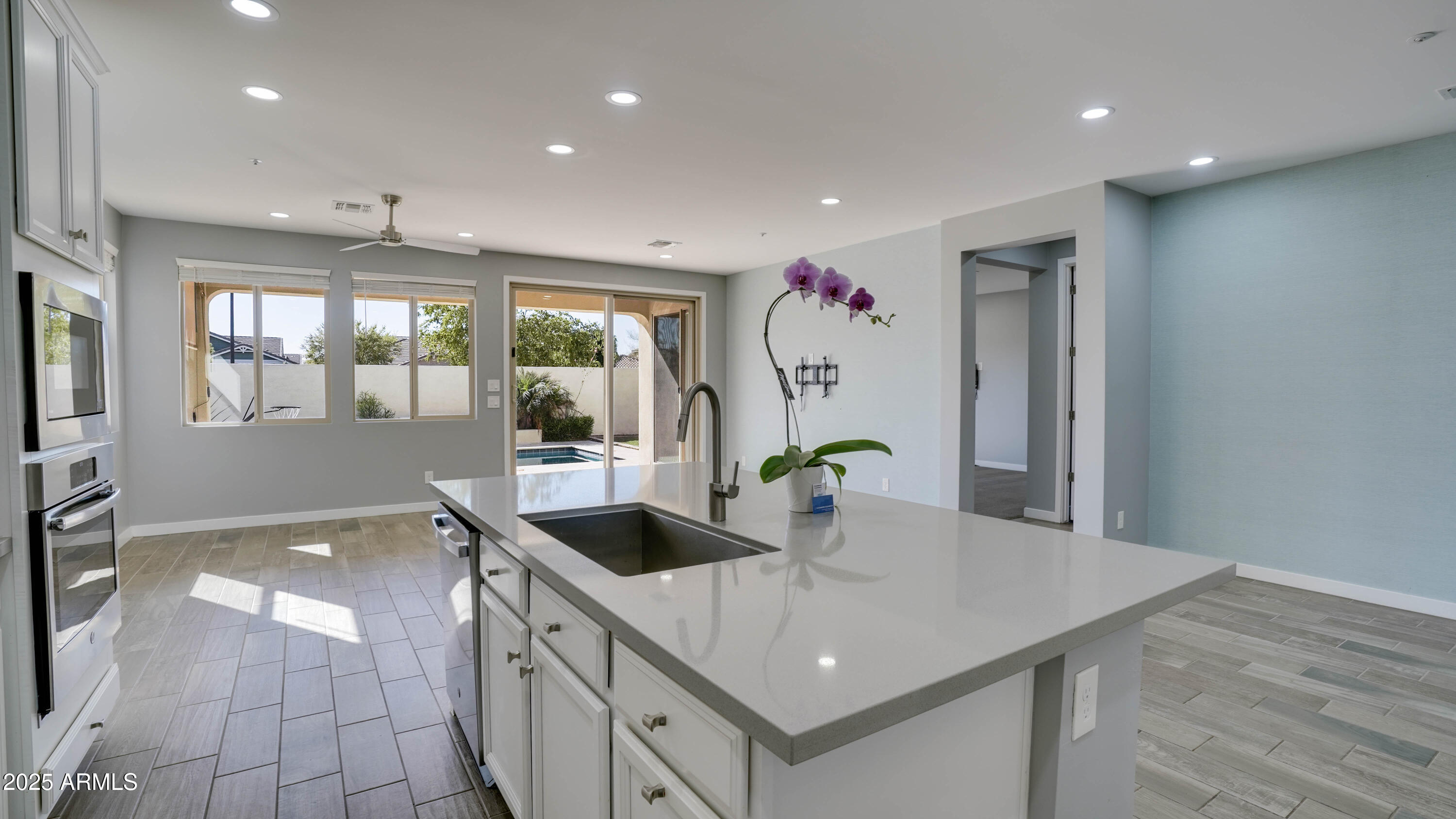 3871 E LOMA VISTA Street