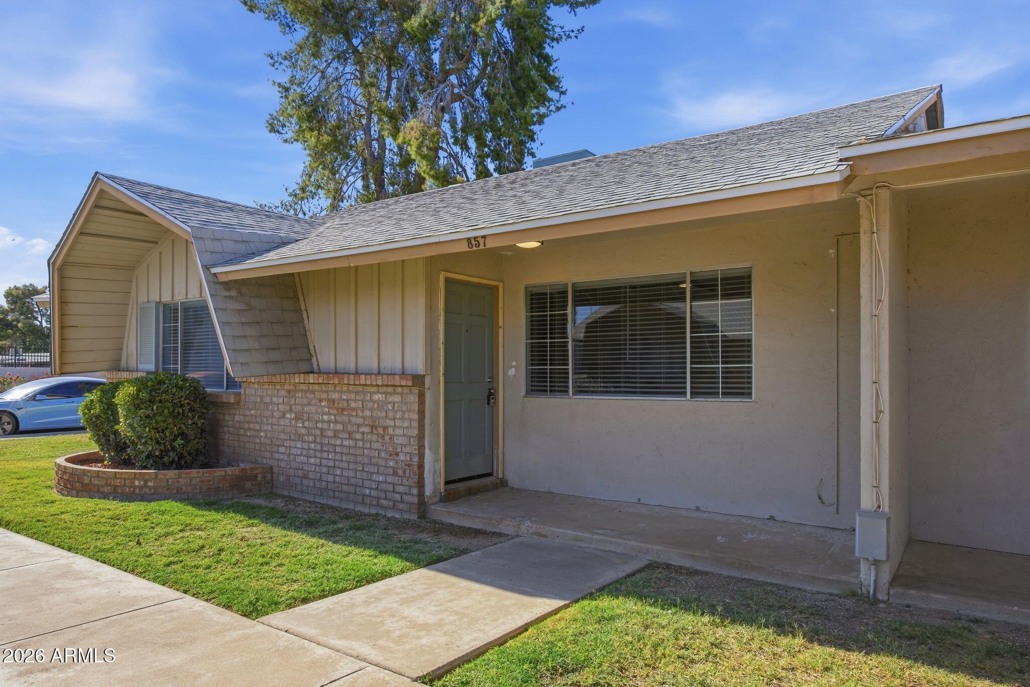 857 N CHERRY --