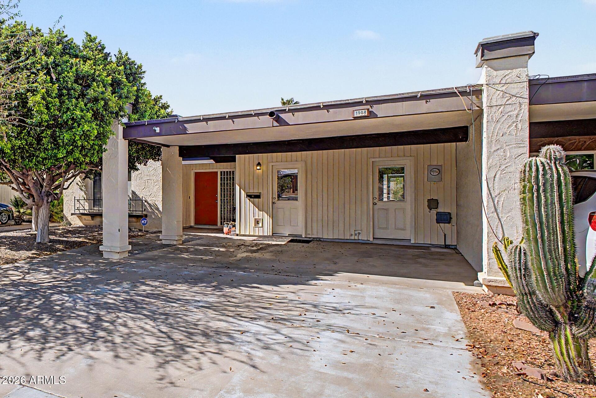1988 E OXFORD Drive