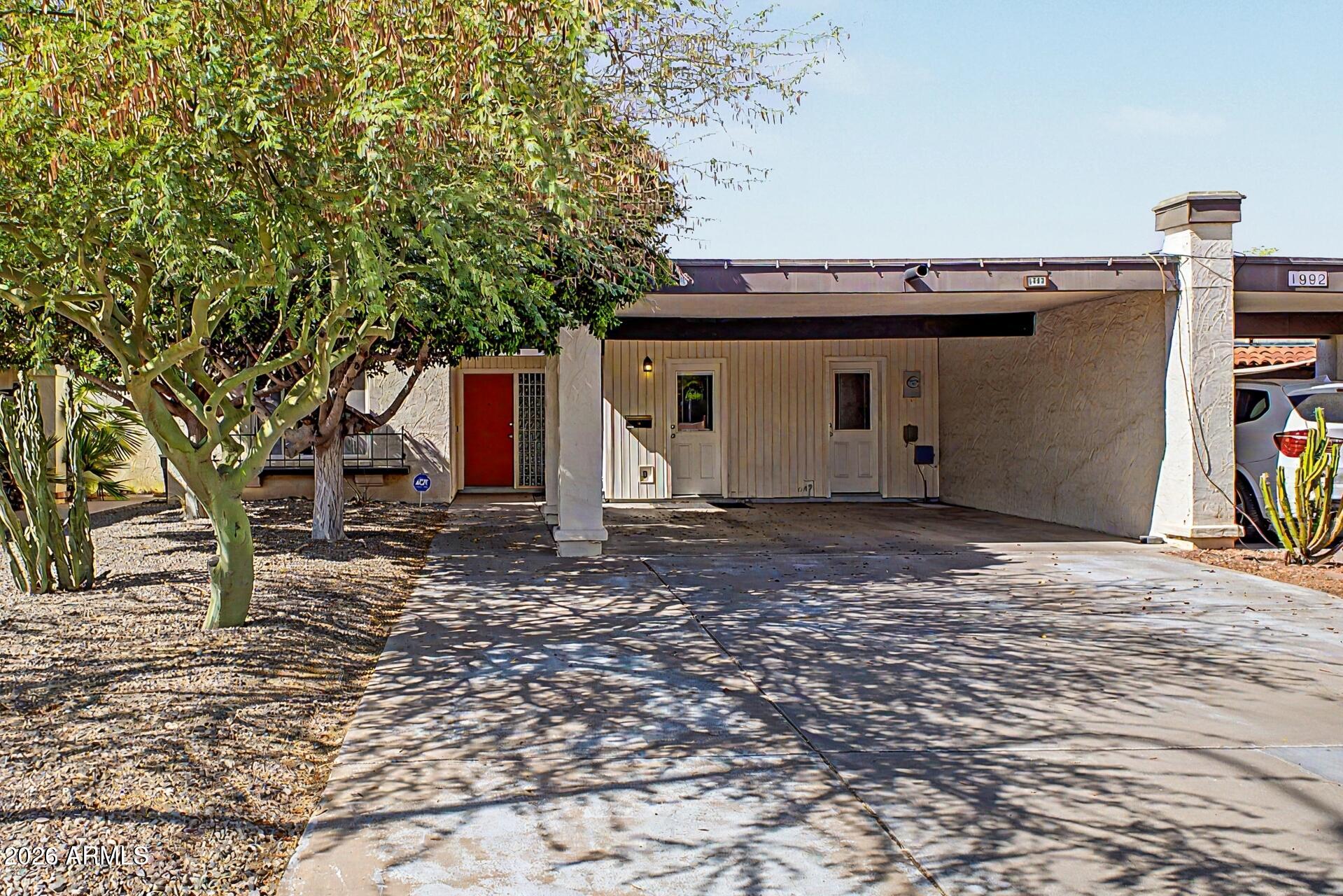 1988 E OXFORD Drive