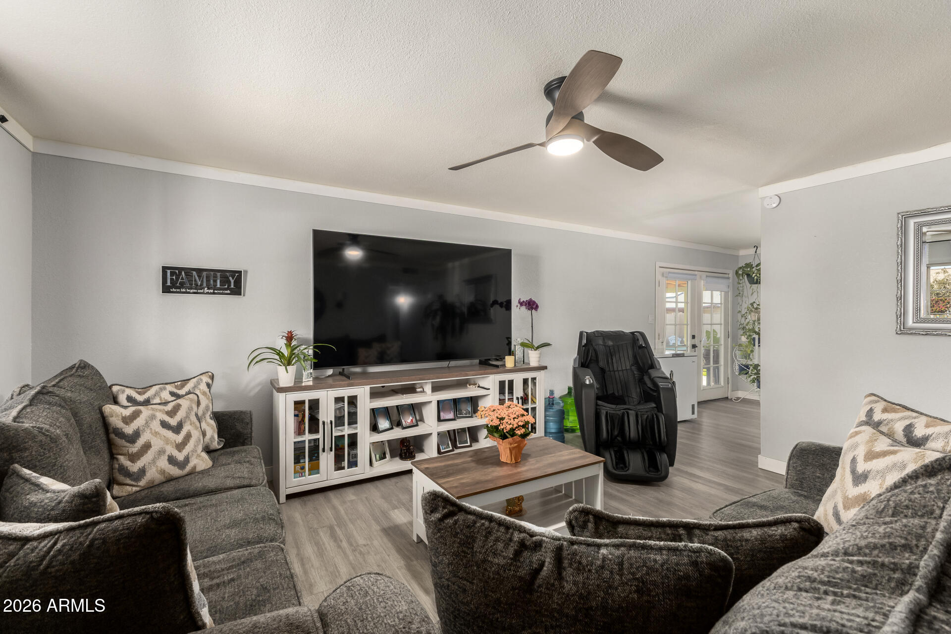 8633 W TURNEY Avenue