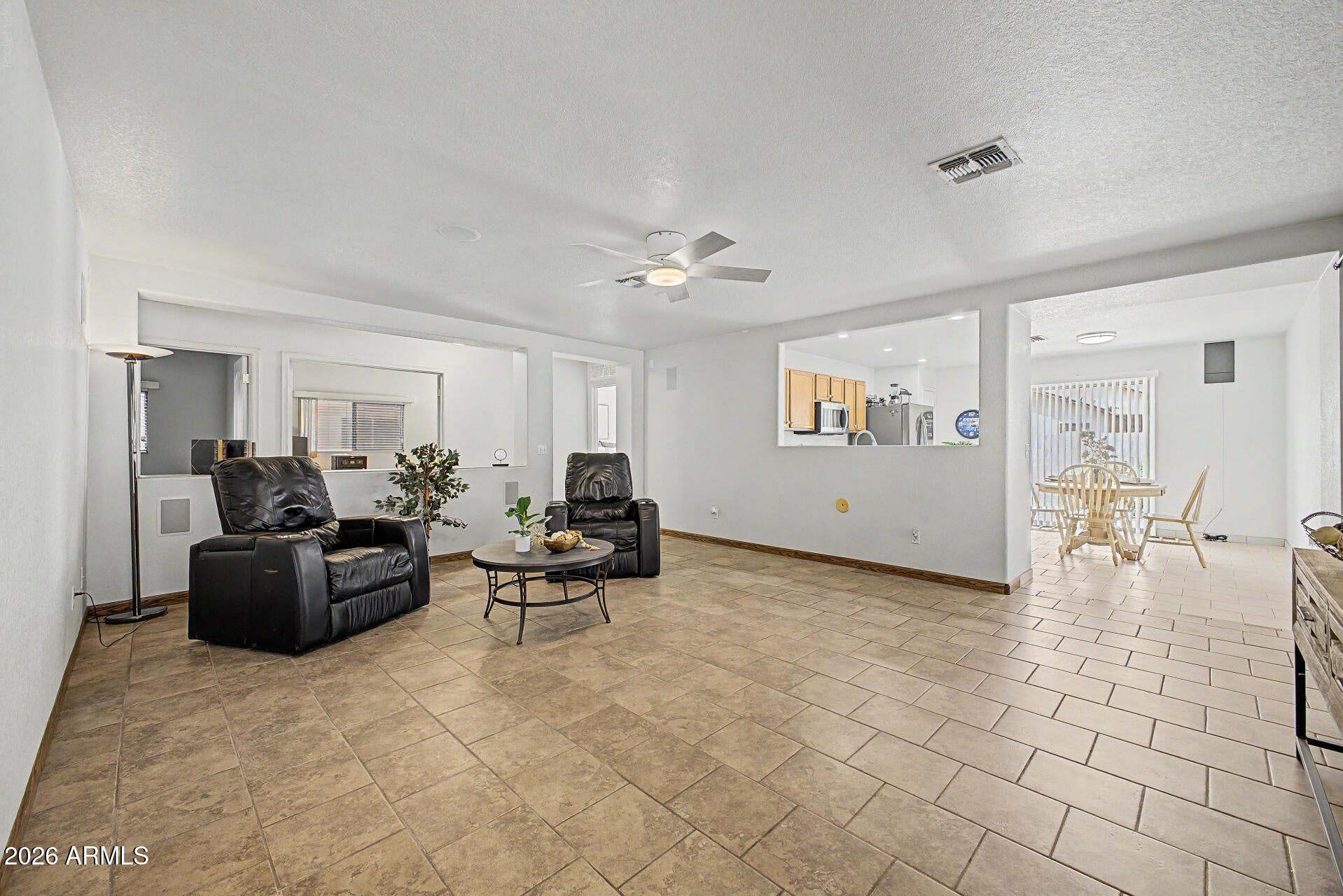 3046 W CASINO Avenue